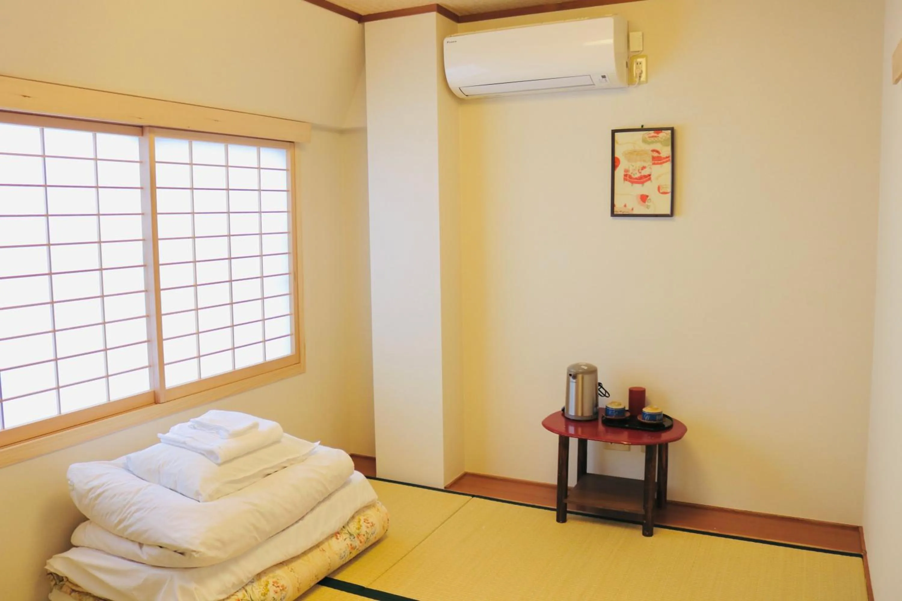 Twin Room with Shared Bathroom in Ikoi-no-Ie Guesthouse