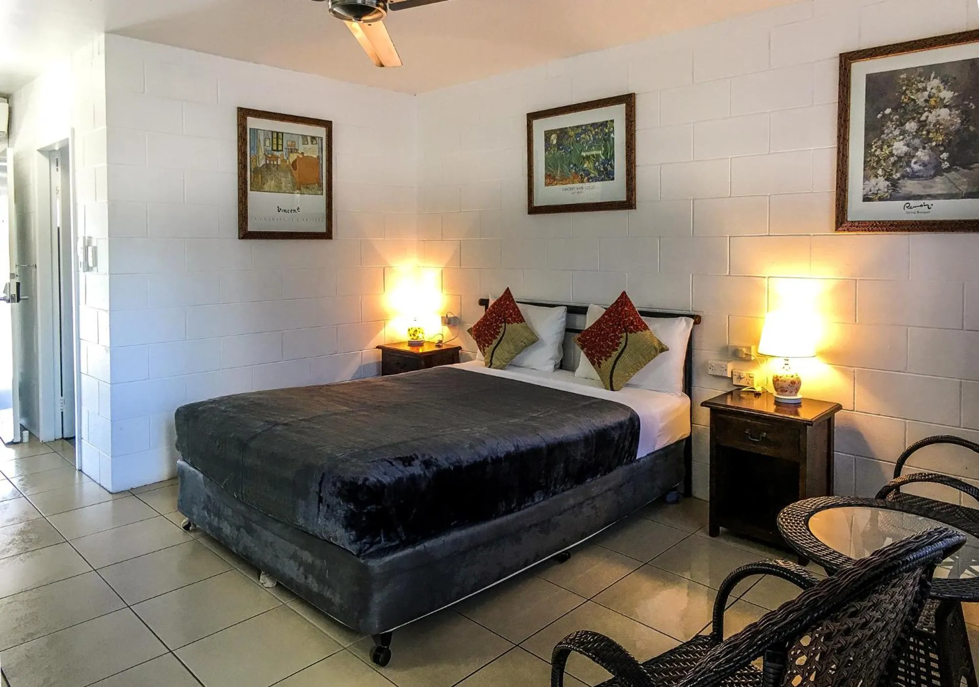 Deluxe Queen Room in South Cairns Resort