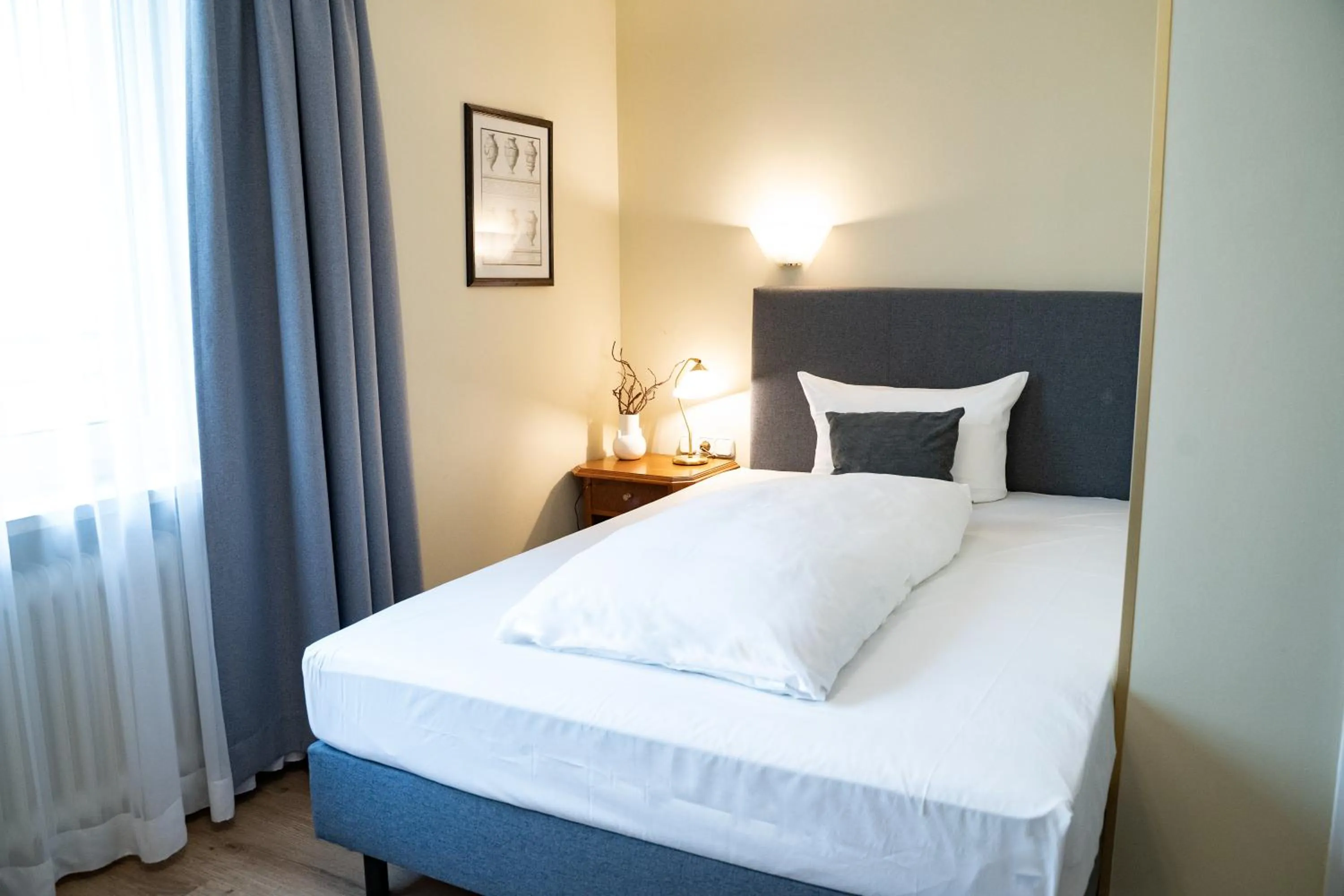 Single Room in Hotel Altmünchen by Blattl
