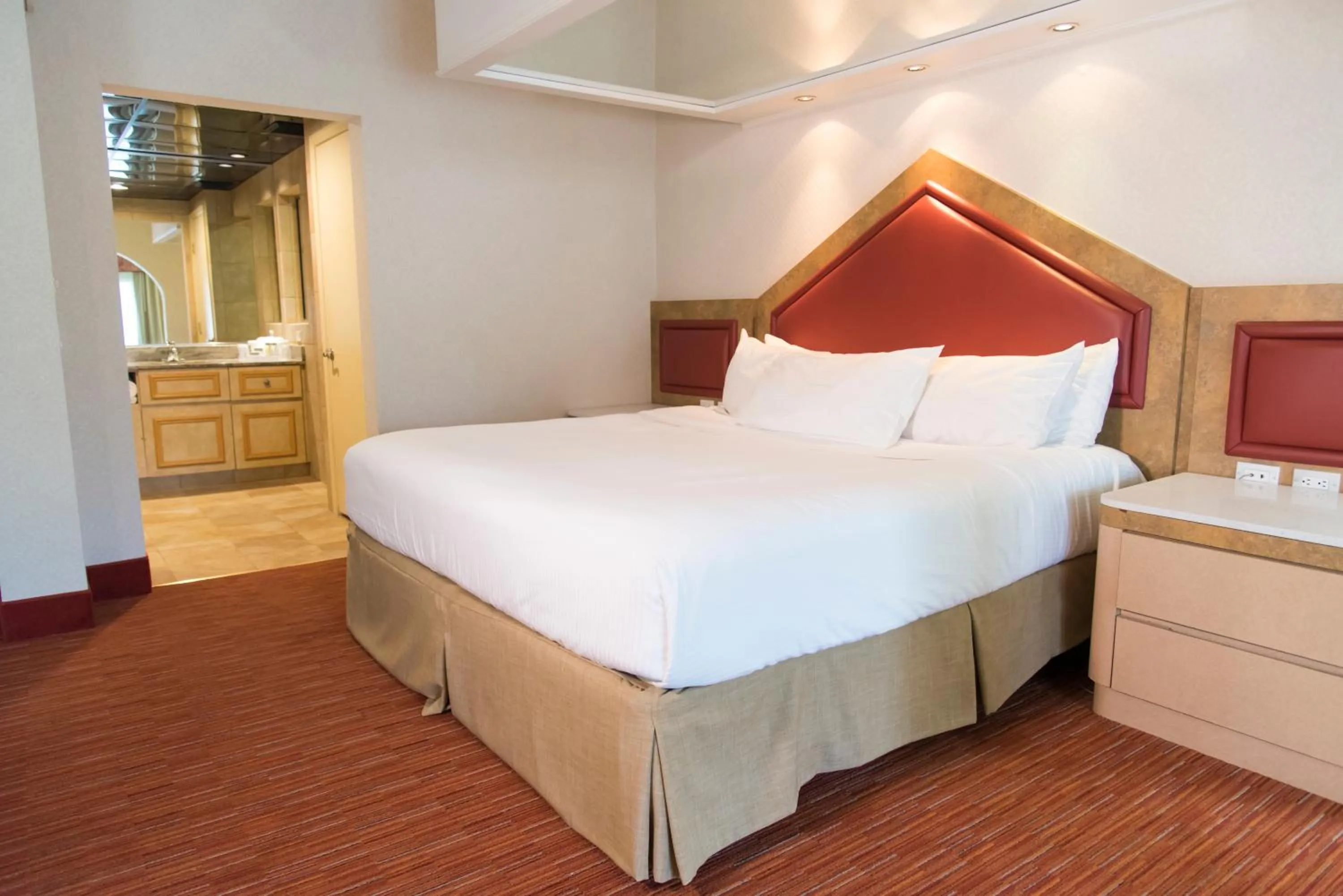 Lakeside Villa Suite with Balcony  in Paradise Stream Resort