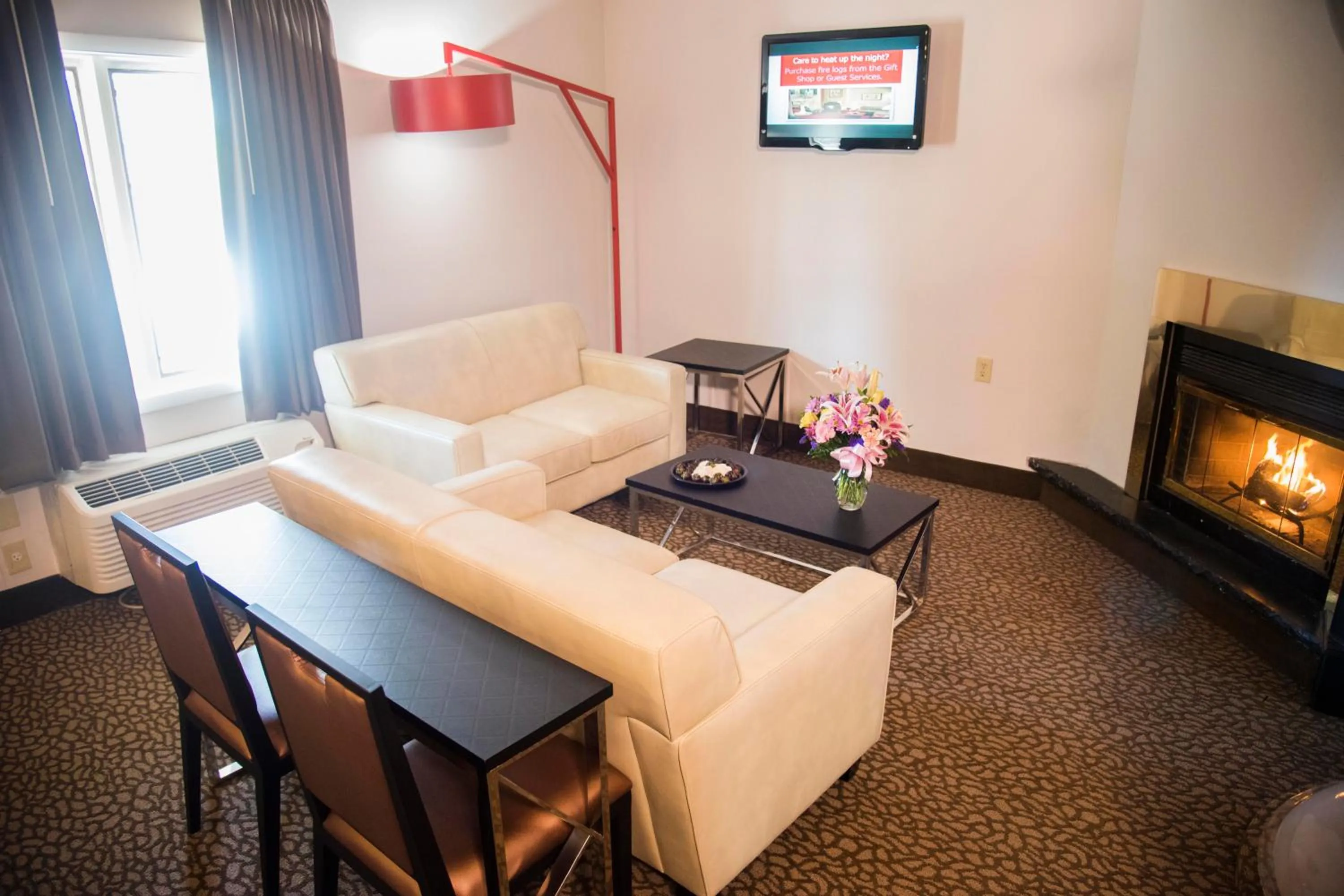 Champagne Tower Suite  in Cove Haven Resort