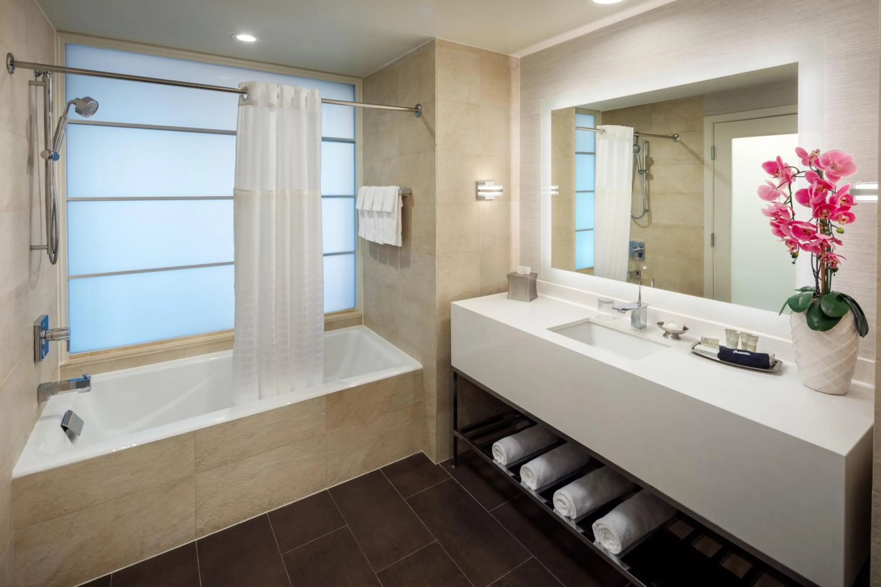 King Room in The Hotel at Arundel Preserve