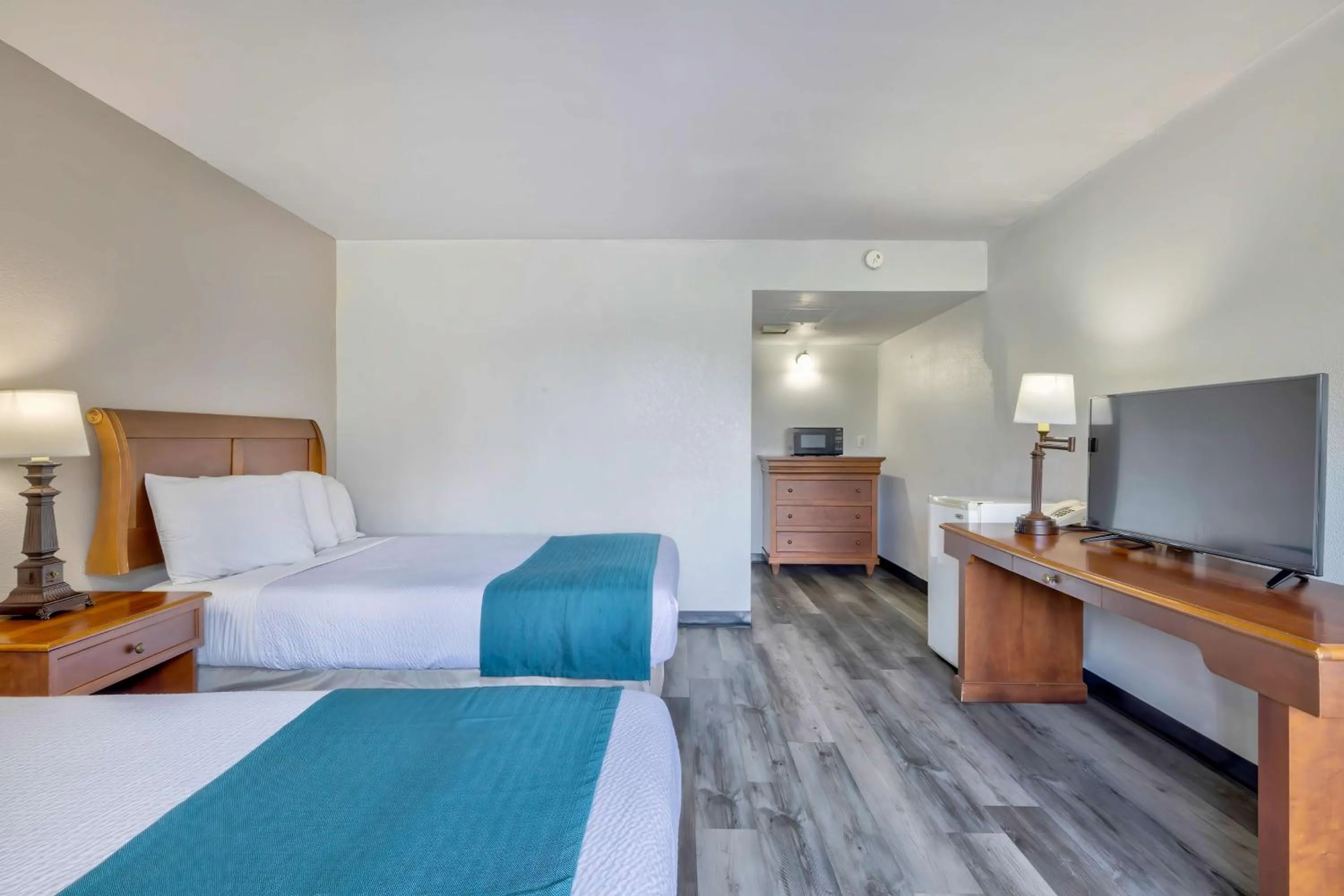 Queen Room with Two Queen Beds - Non-Smoking in Motel 6 Harrisburg PA Near PA Expo Center