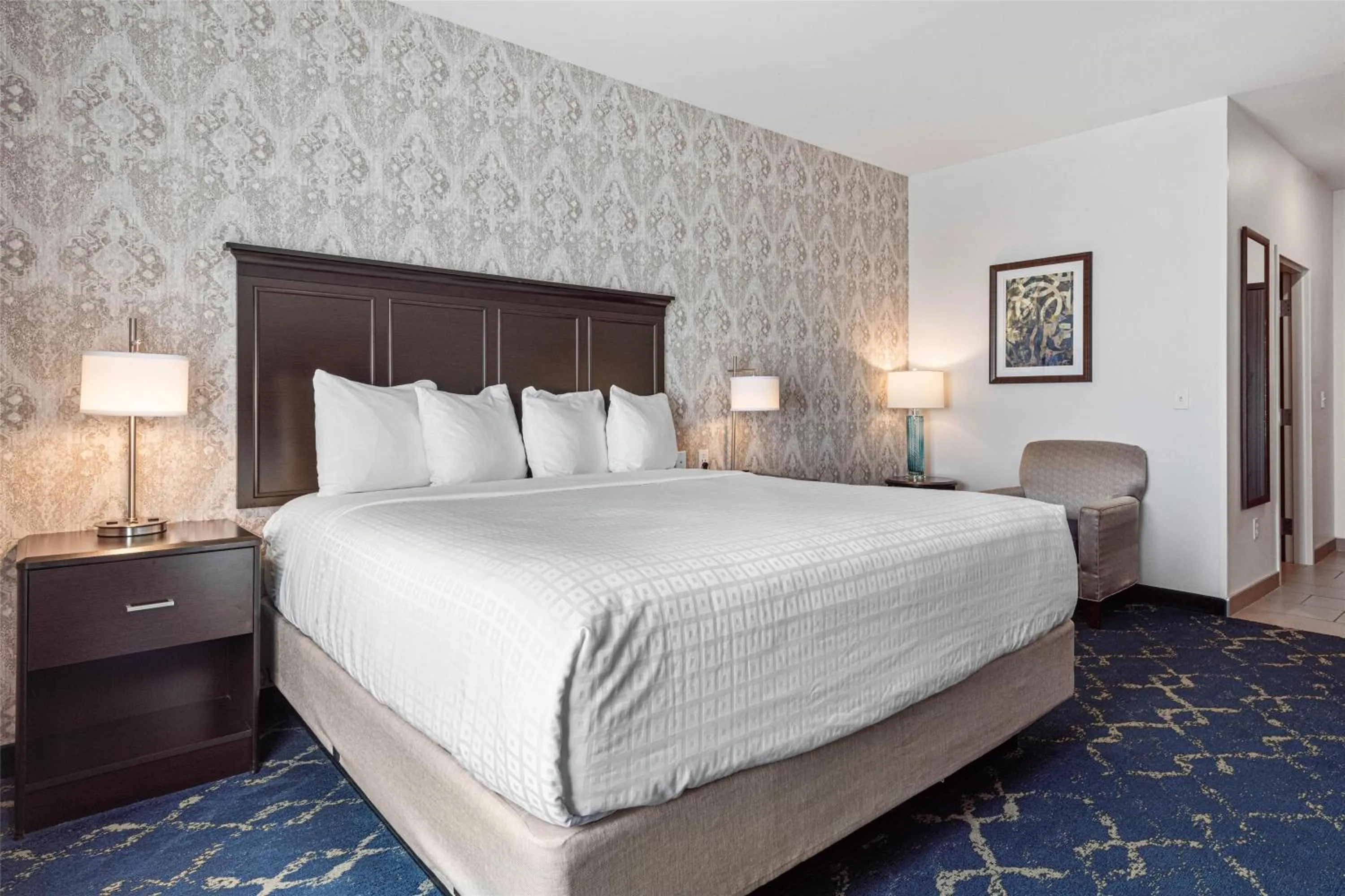 King Room with Walk-in Shower - Disability Access in Best Western Plus New Richmond Inn & Suites