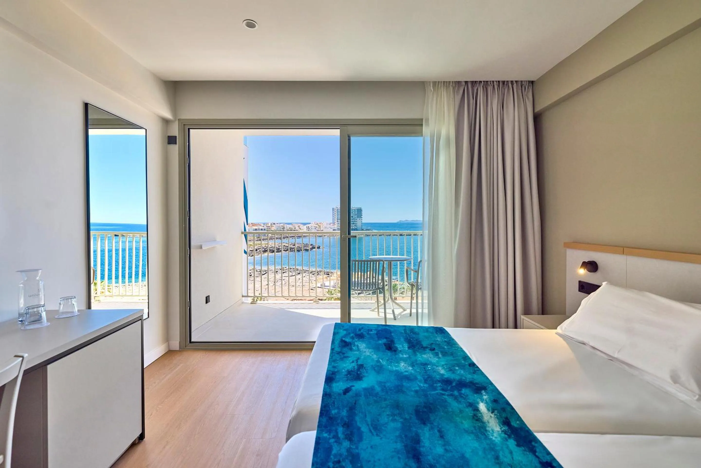 Double Room Sea View High Floor in Universal Hotel Romantica