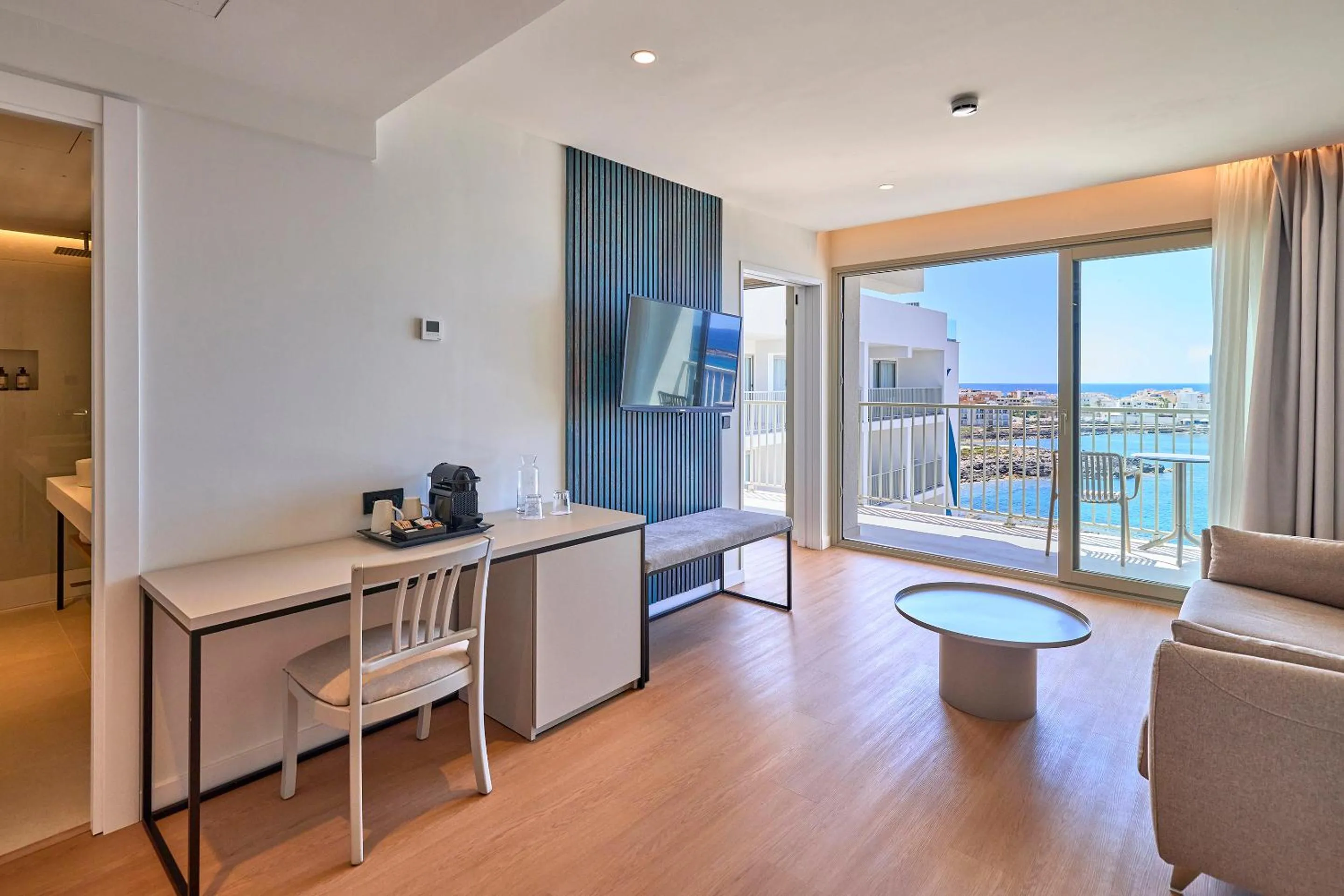 Suite Front Sea View in Universal Hotel Romantica