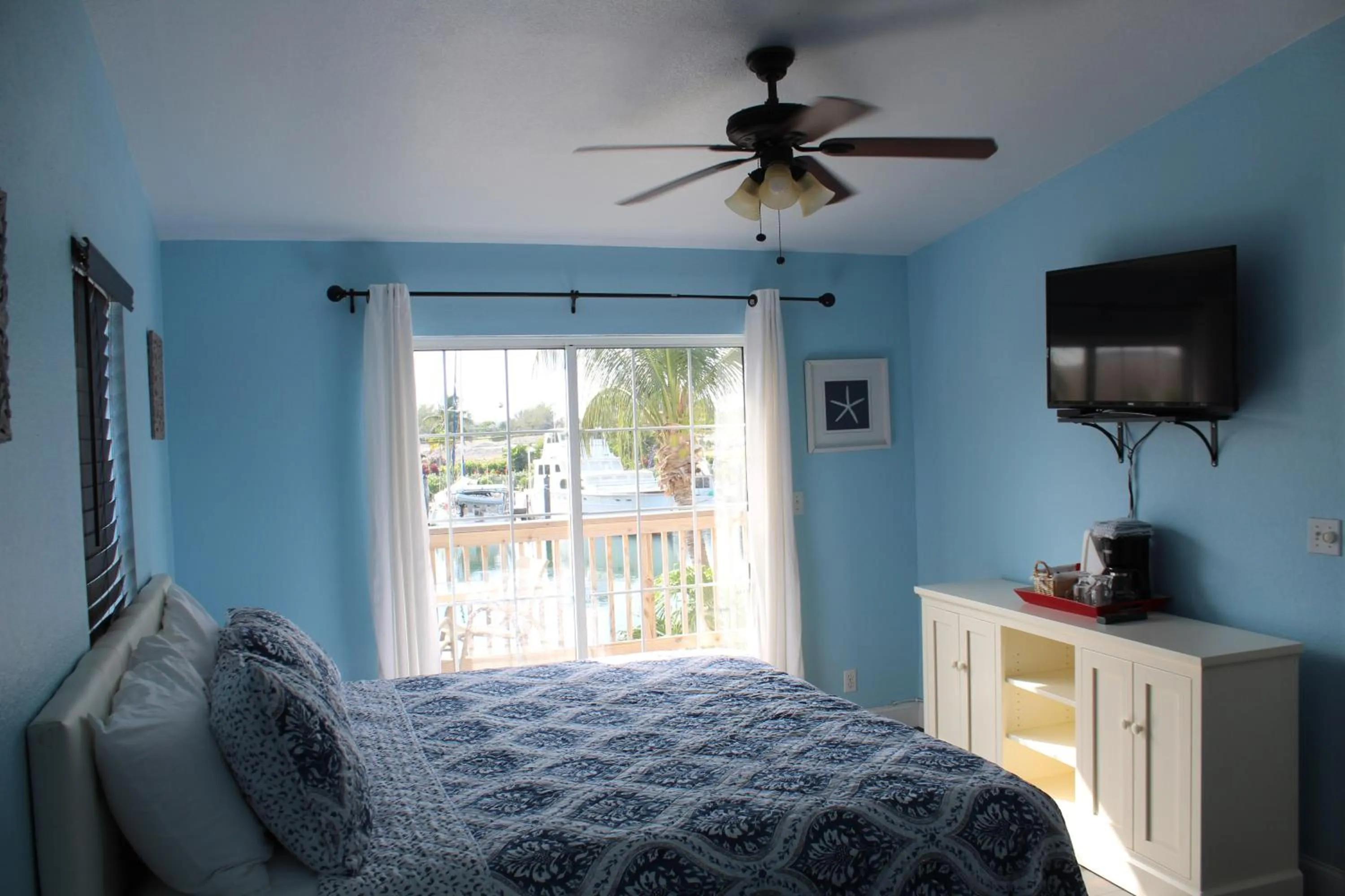 Standard King Room in Tropical Cottages