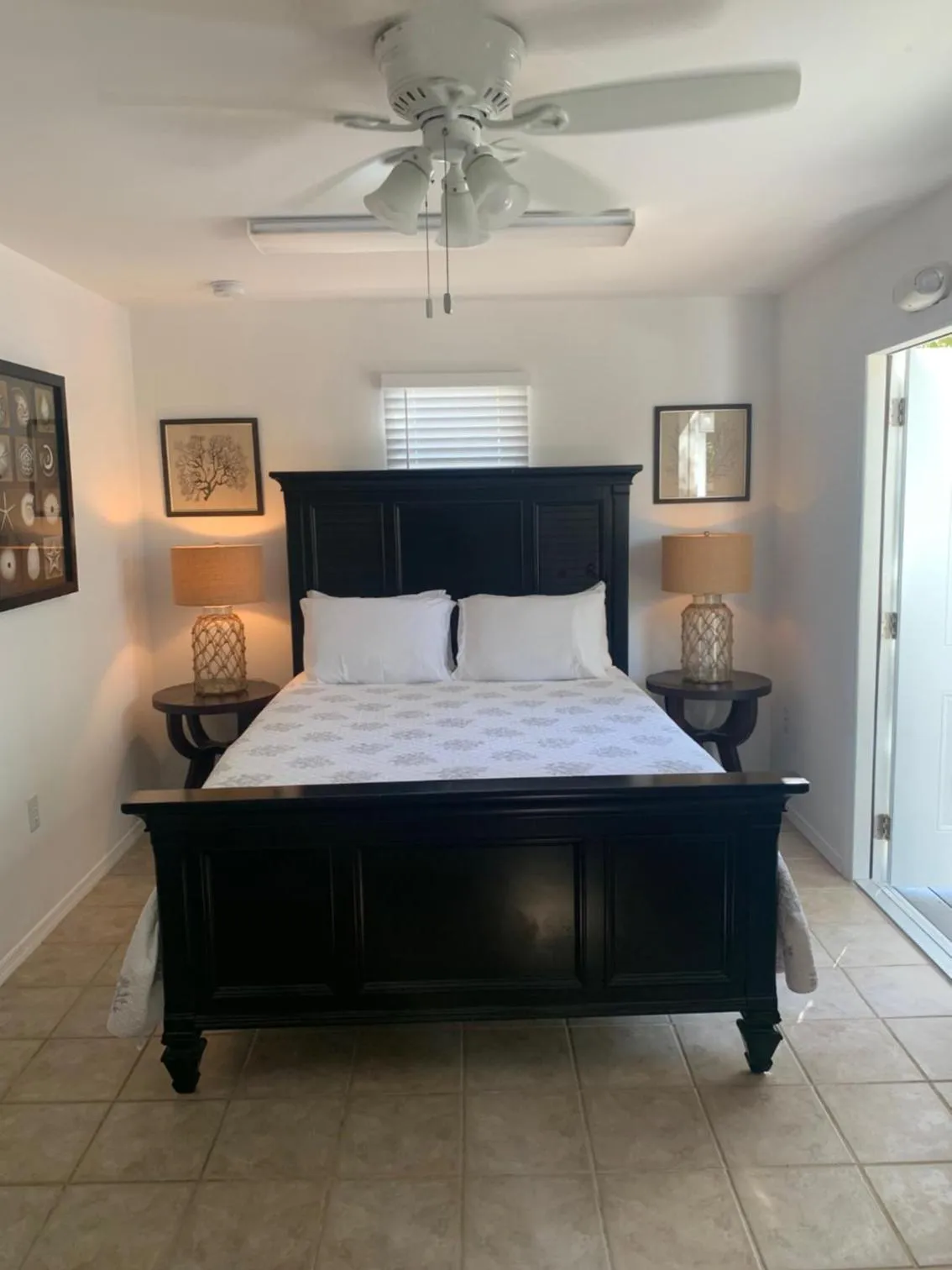 Queen Room in Tropical Cottages