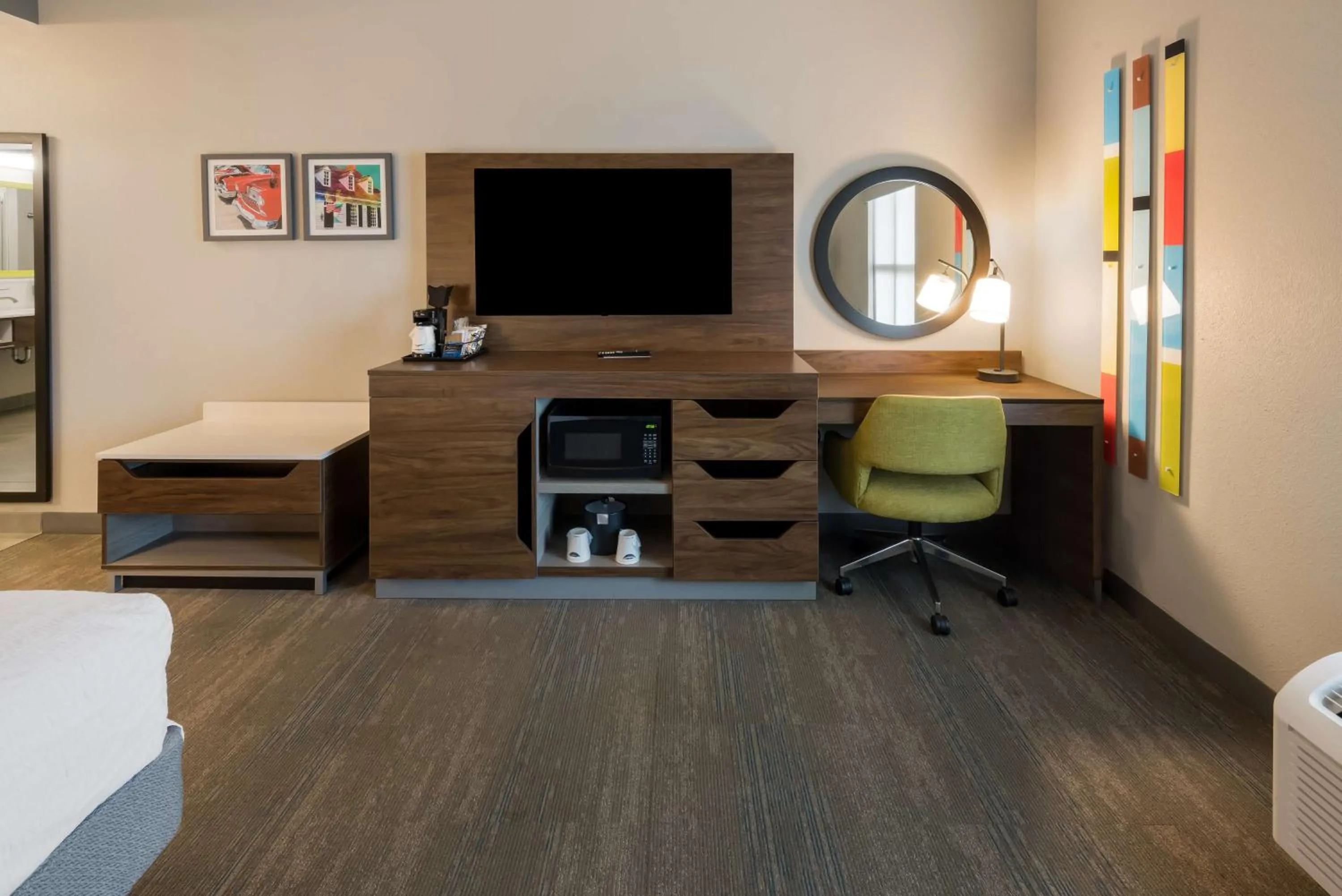 King Room with King Bed - Non-Smoking in Hampton Inn and Suites Fredericksburg