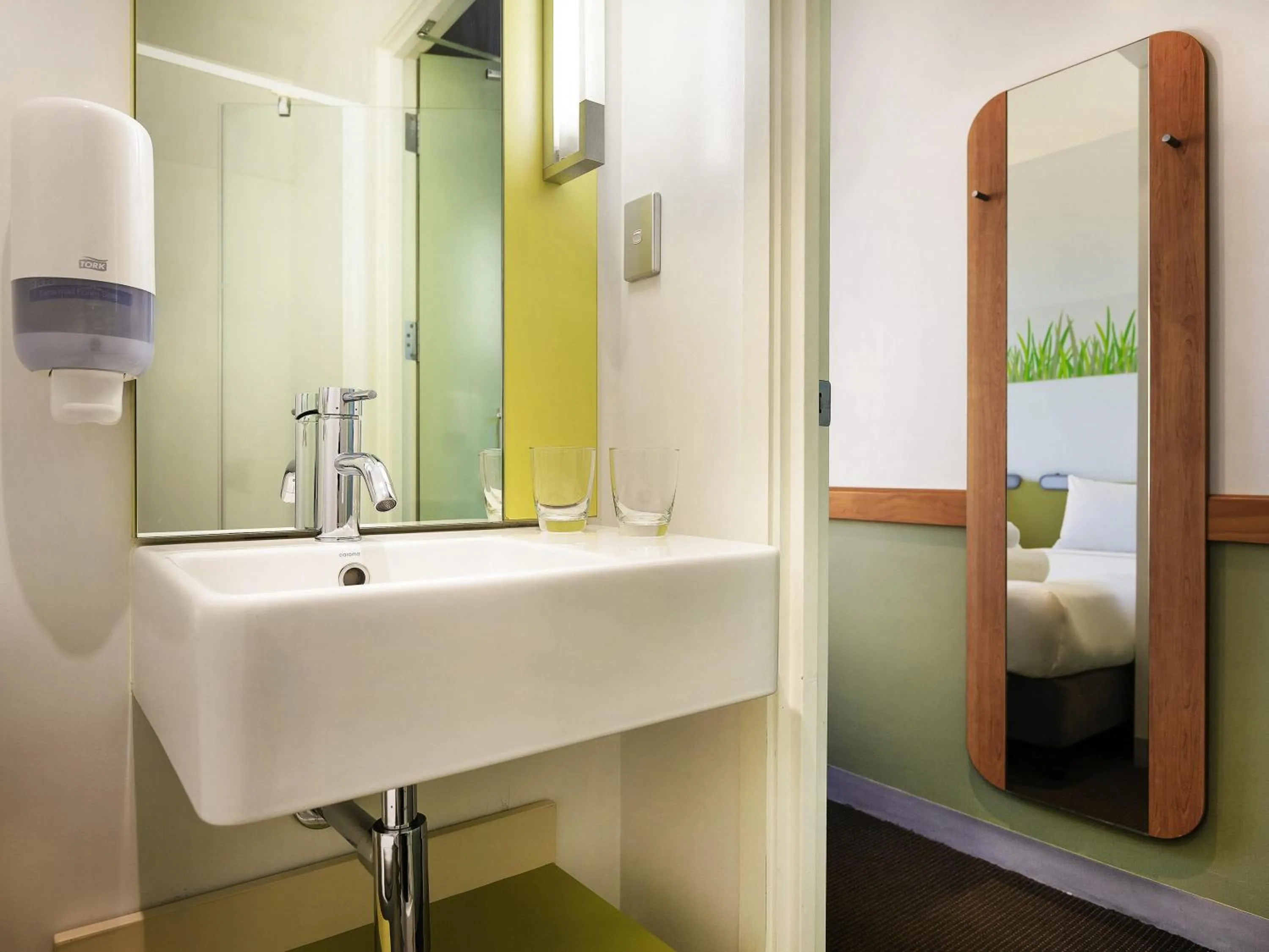 Budget Queen Room in ibis Budget Auckland Airport