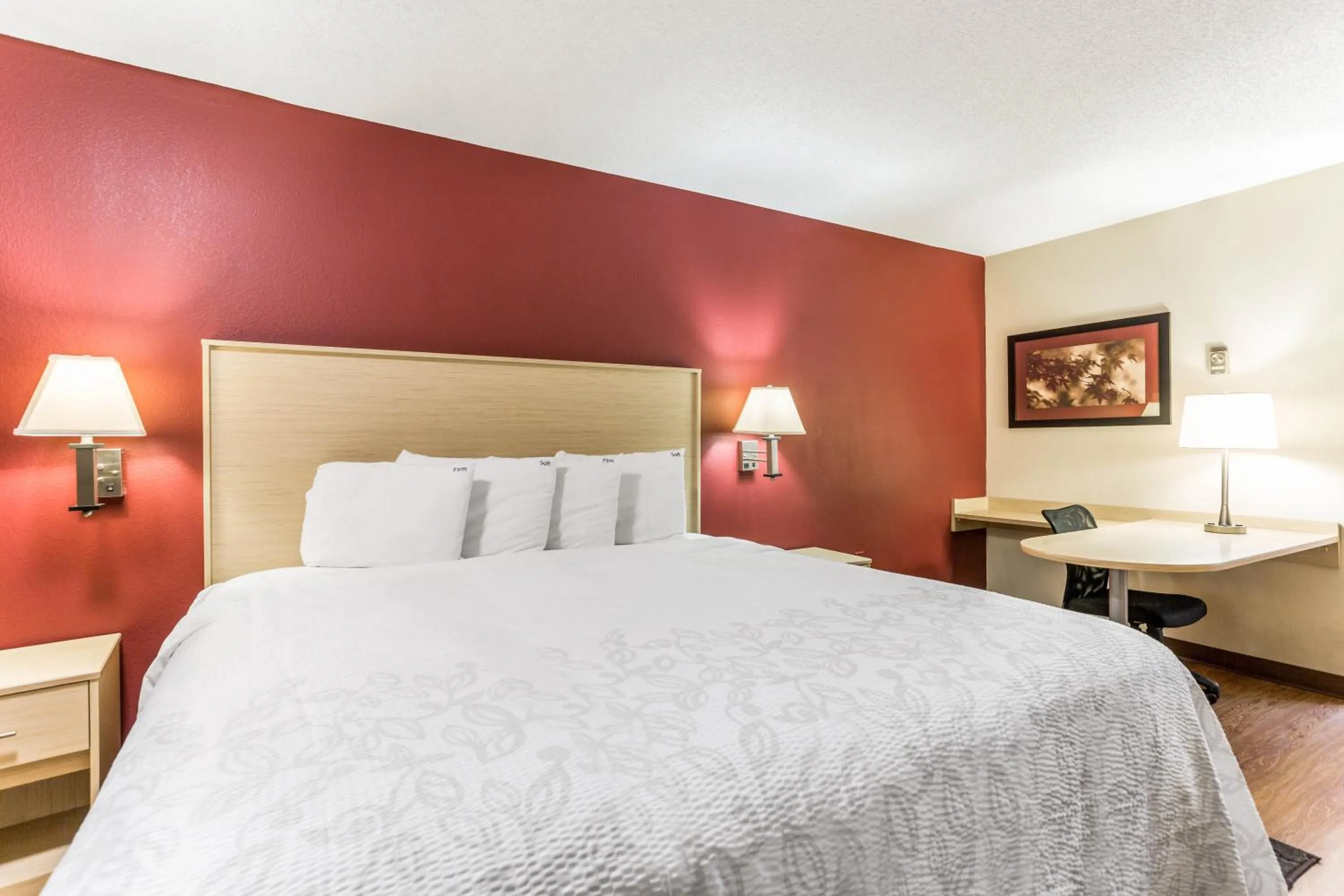 Superior King Room Smoke Free in Red Roof Inn PLUS+ Nashville North Goodlettsville