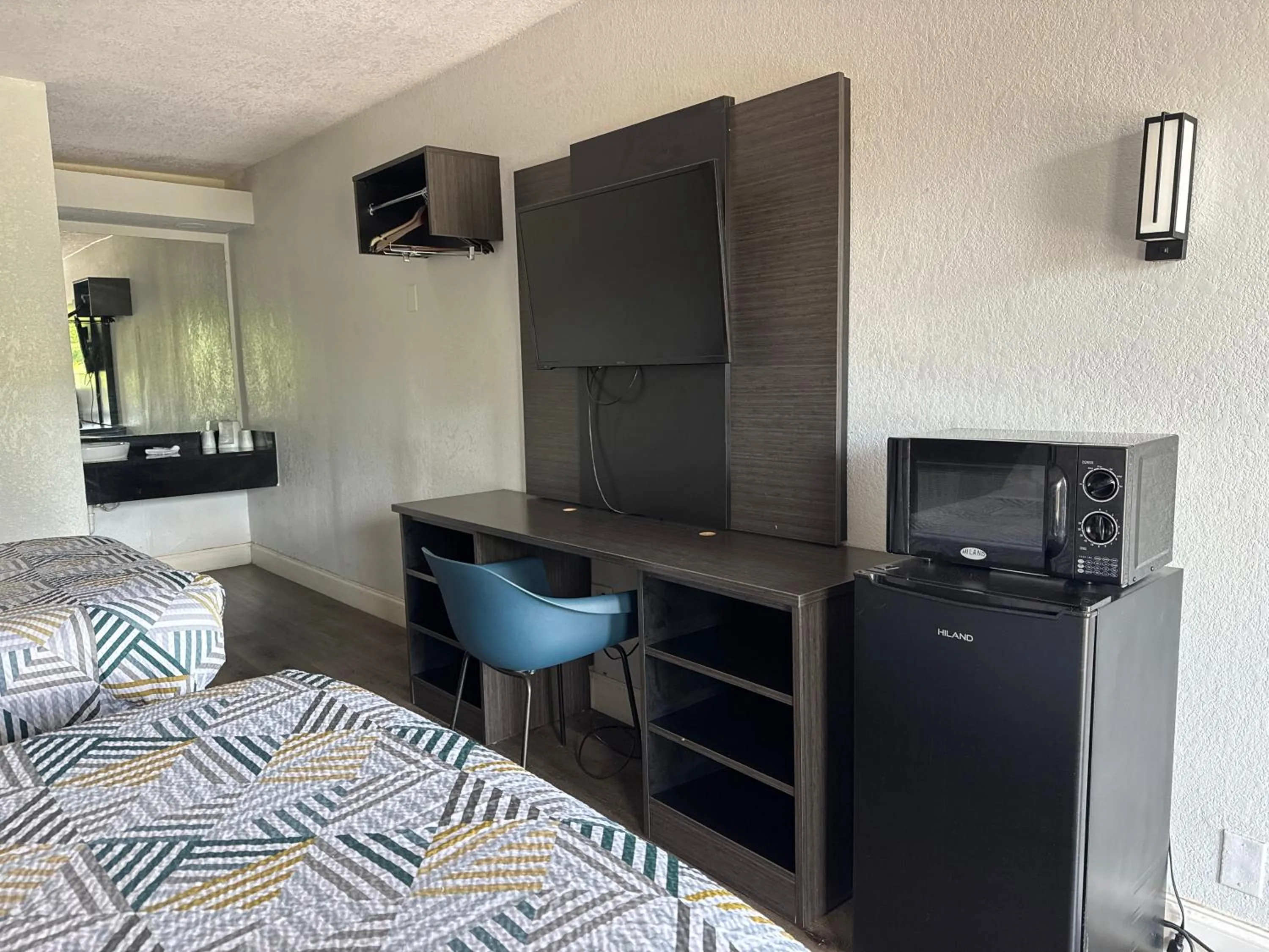 Quadruple Room - single occupancy - Non-Smoking in Motel 6-Memphis, TN - East