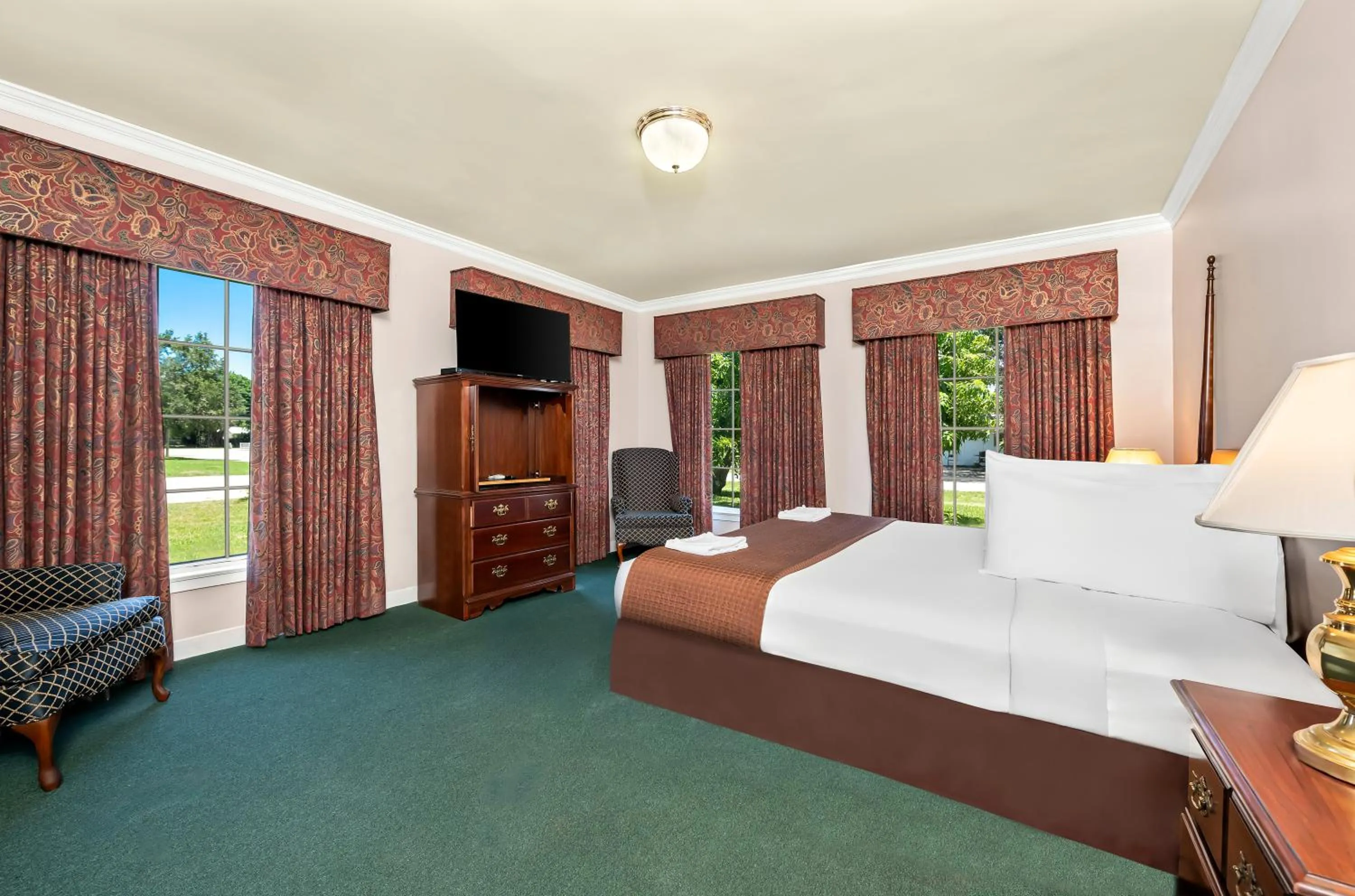 1 king suite non-smoking in Americas Best Value Inn Historic Clewiston Inn