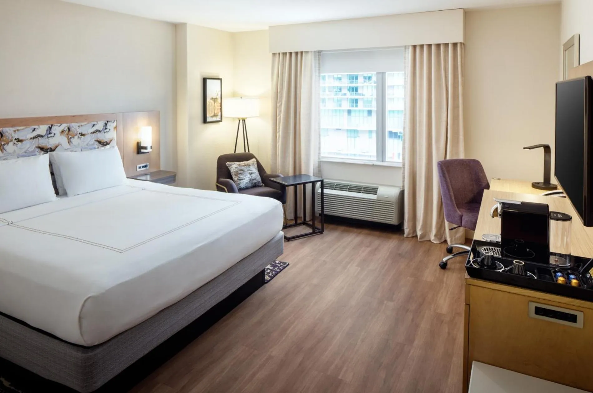 King Room - Disability Access/Elite Floor in Hampton Inn & Suites by Hilton Miami Downtown/Brickell