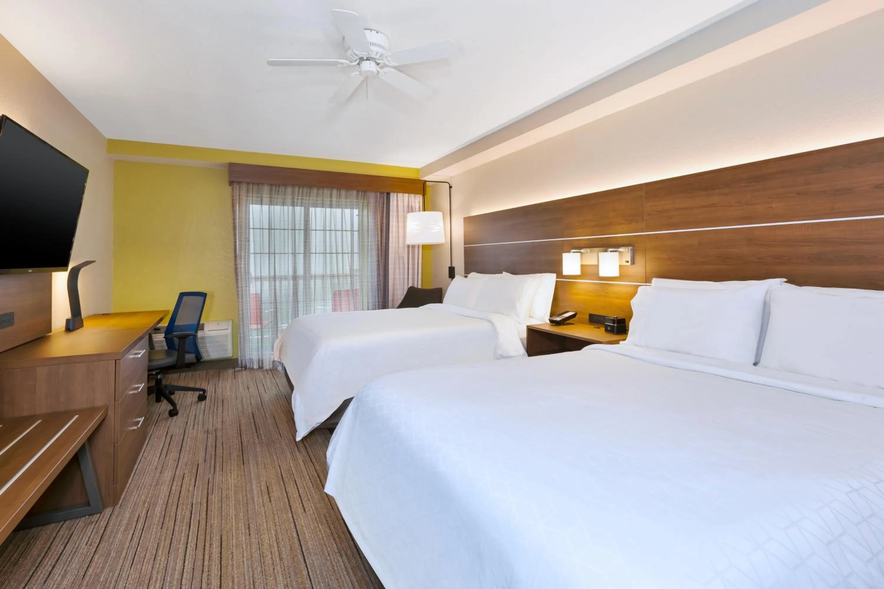 Standard Queen Room with Two Queen Beds and Valley View in Holiday Inn Express Hotel & Suites Petoskey by IHG