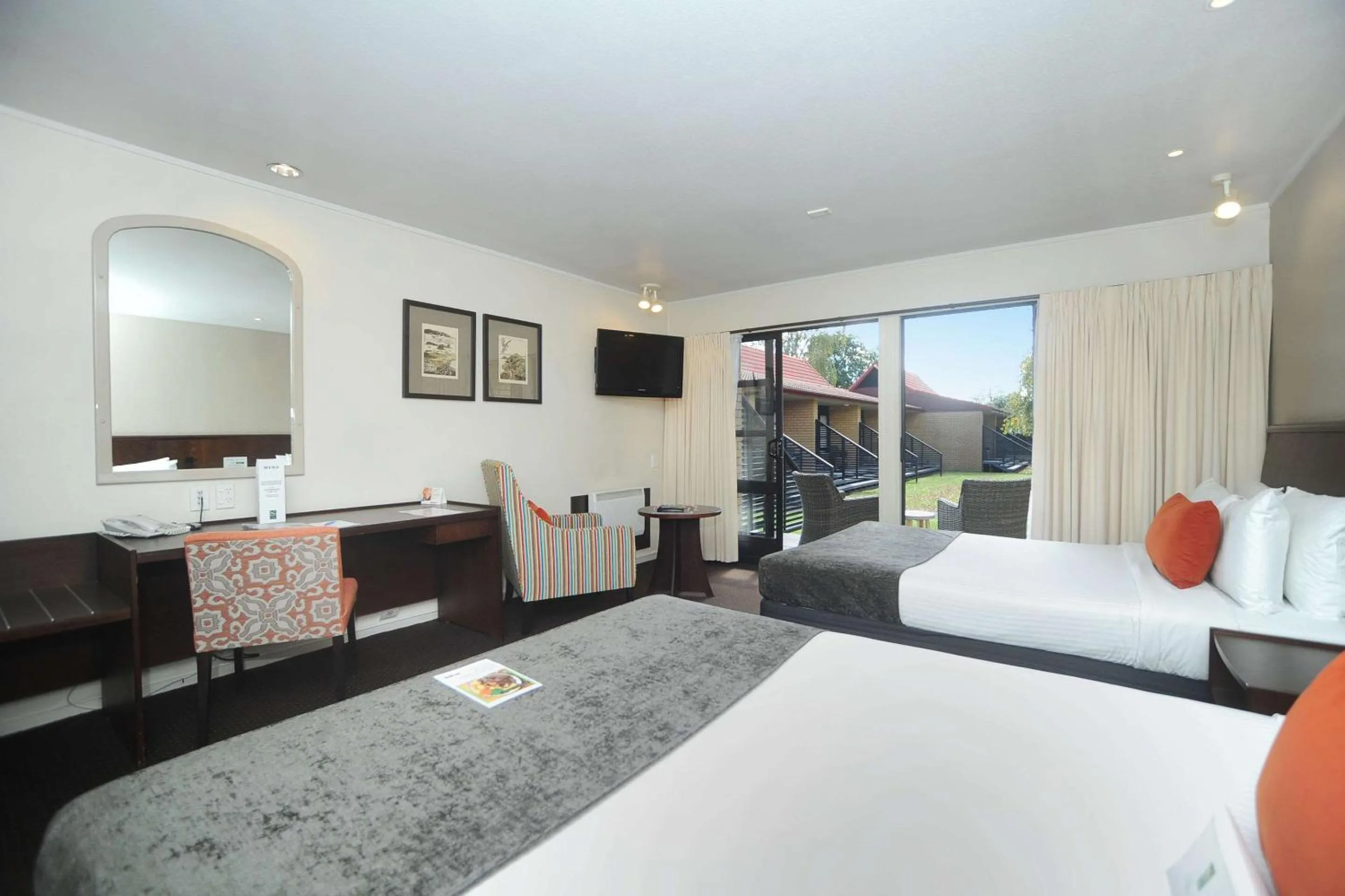 Deluxe Queen Room with Two Queens - Non Smoking in Quality Hotel Lincoln Green