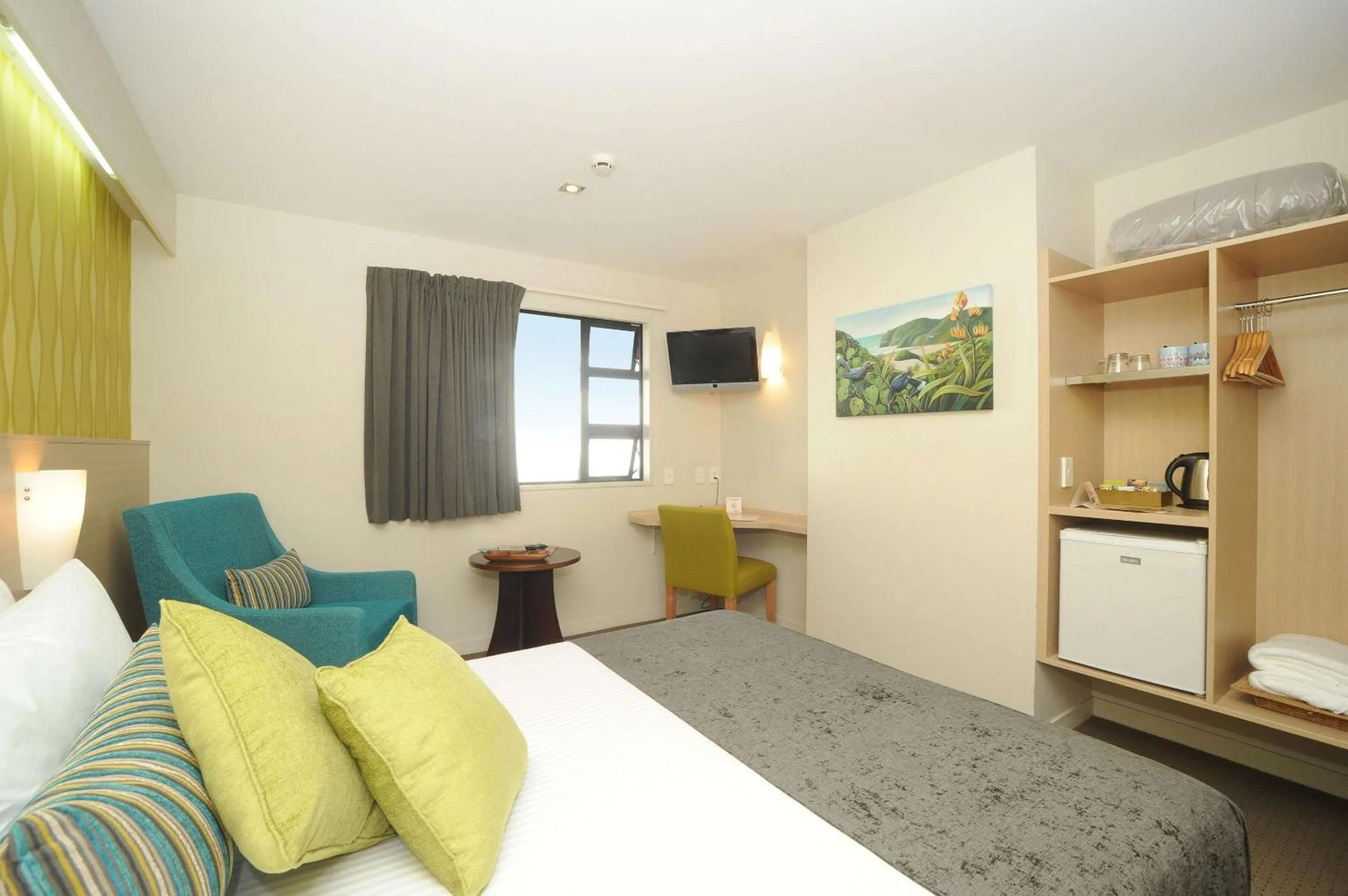 Standard Queen Room - Non Smoking in Quality Hotel Lincoln Green