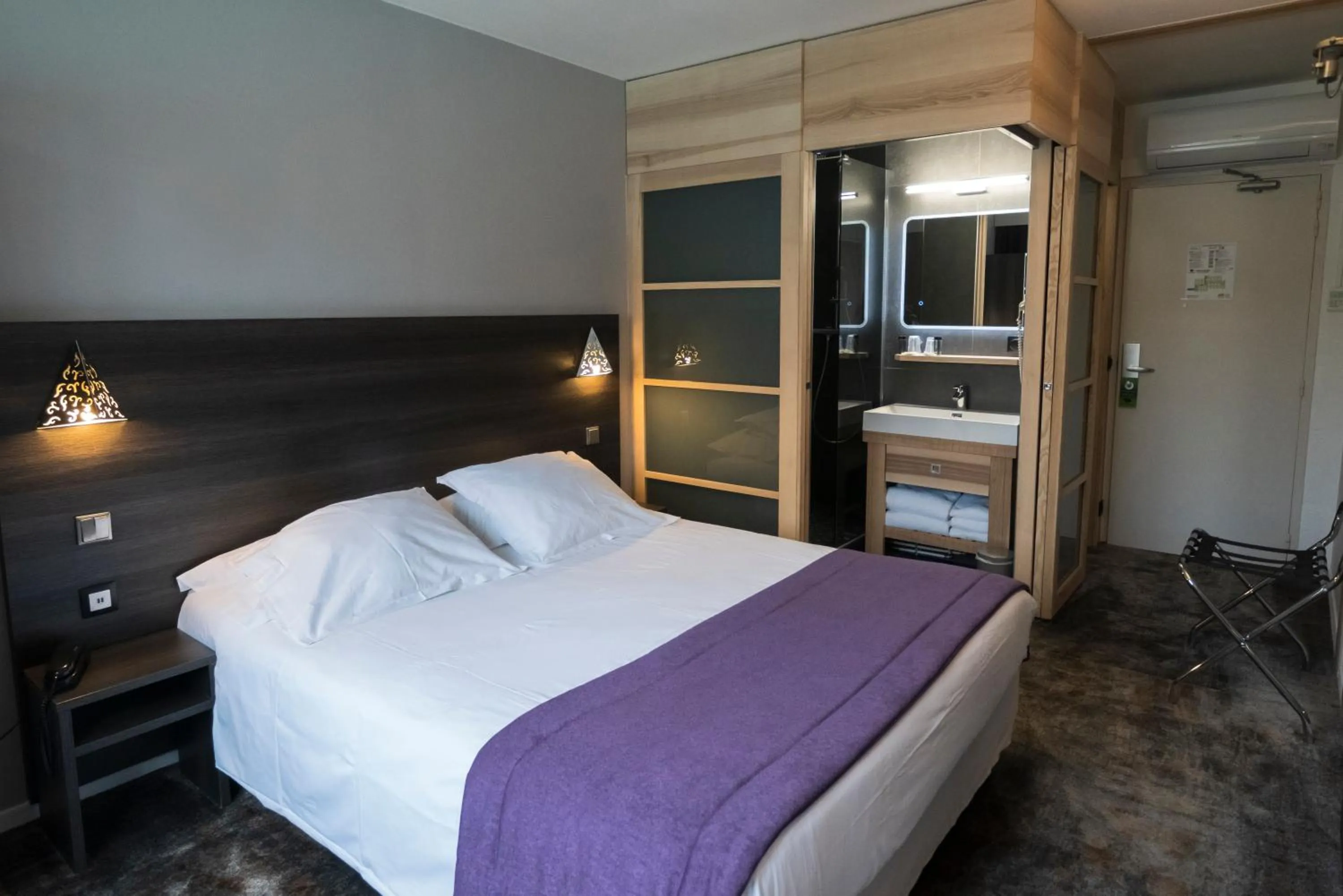 Standard Room in Logis Hotel Restaurant SPA Les Oliviers