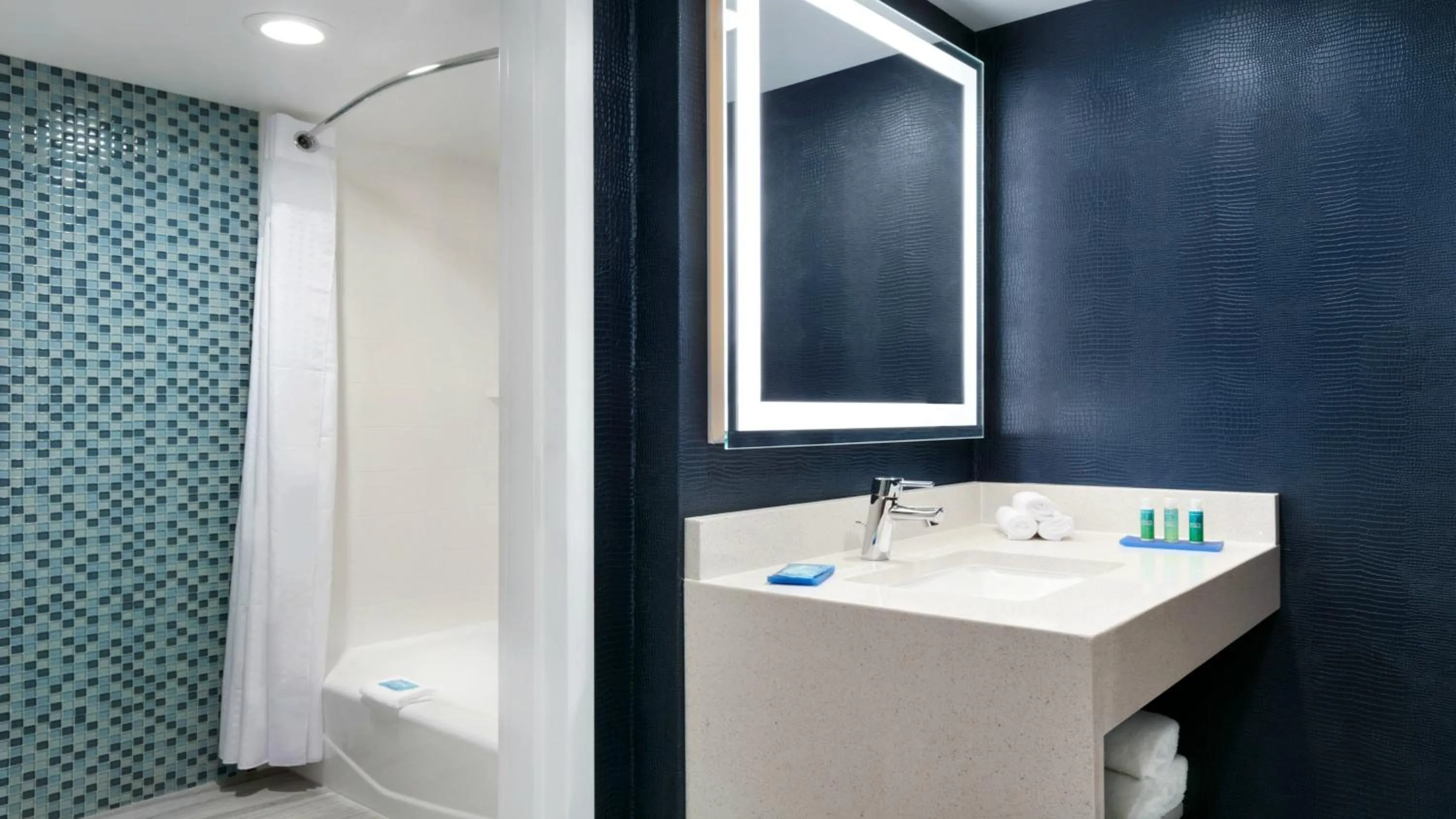 Queen Room with Two Queen Beds - Hearing Accessible/Non-Smoking in Holiday Inn Express - Williamsburg Busch Gardens Area by IHG