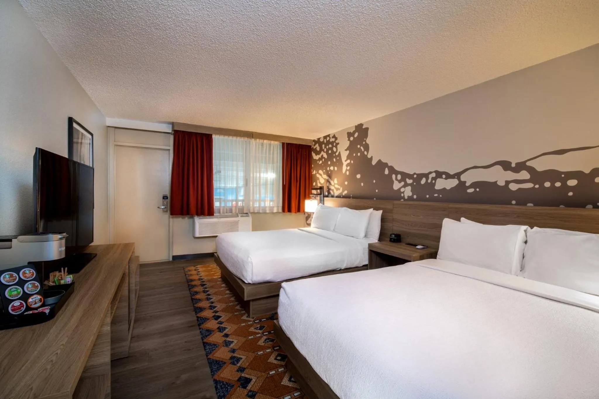 Standard Queen Room with Two Queen Beds and Pool View in Holiday Inn Estes Park by IHG