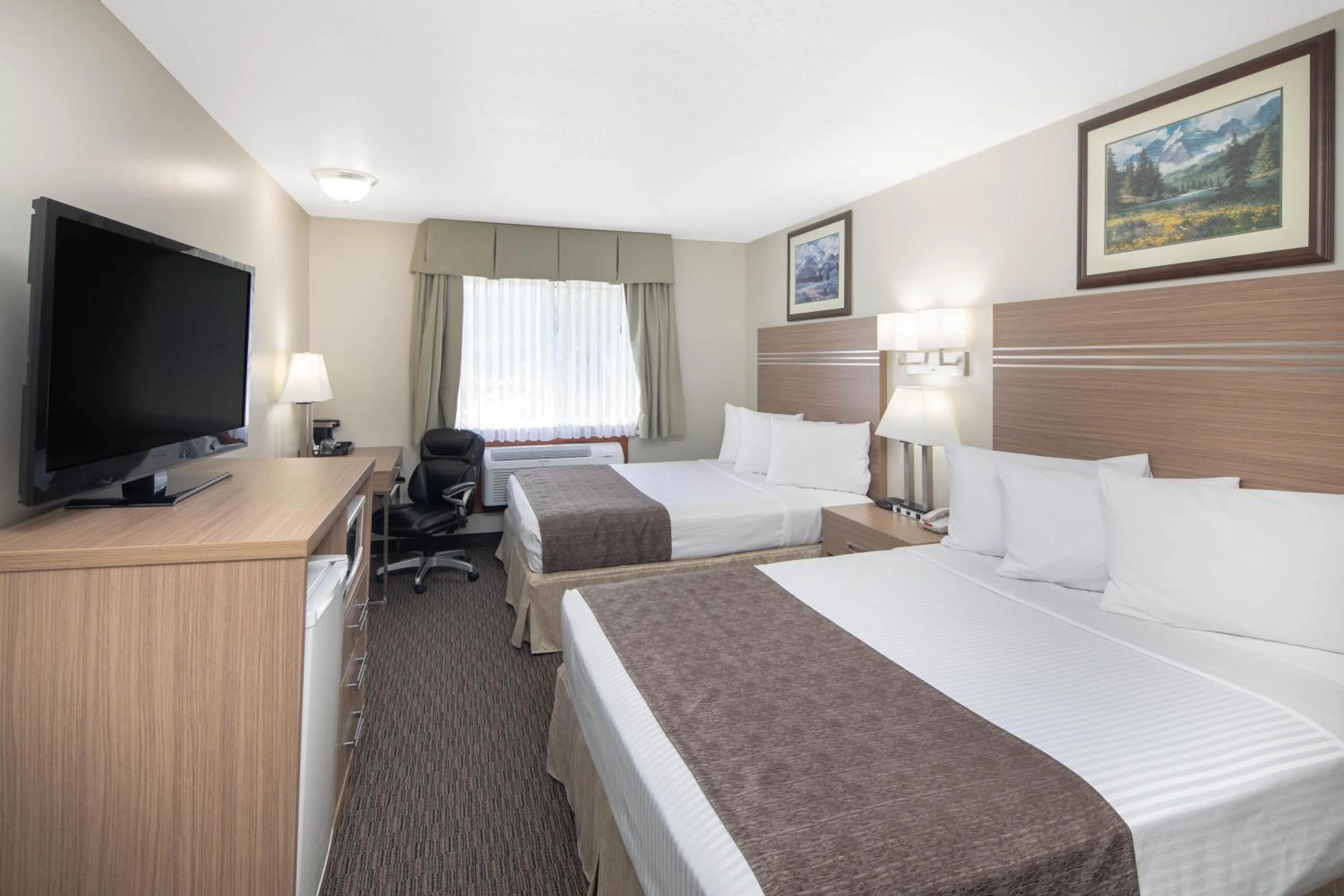 Queen Room with Two Queen Beds - Non-Smoking in Travelodge by Wyndham Golden Sportsman Lodge