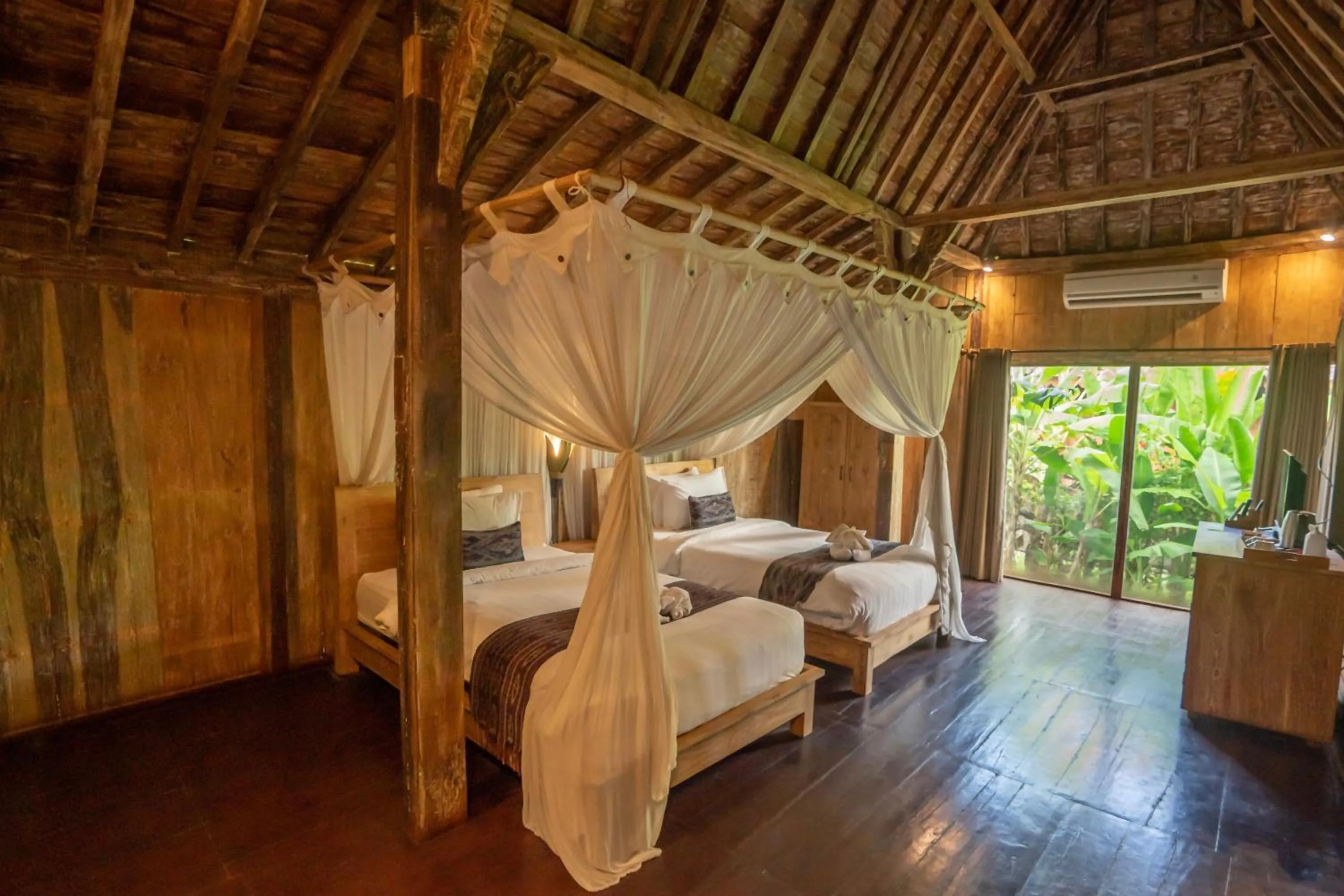 Wooden Joglo Twin Villa in Ubud Art Resort