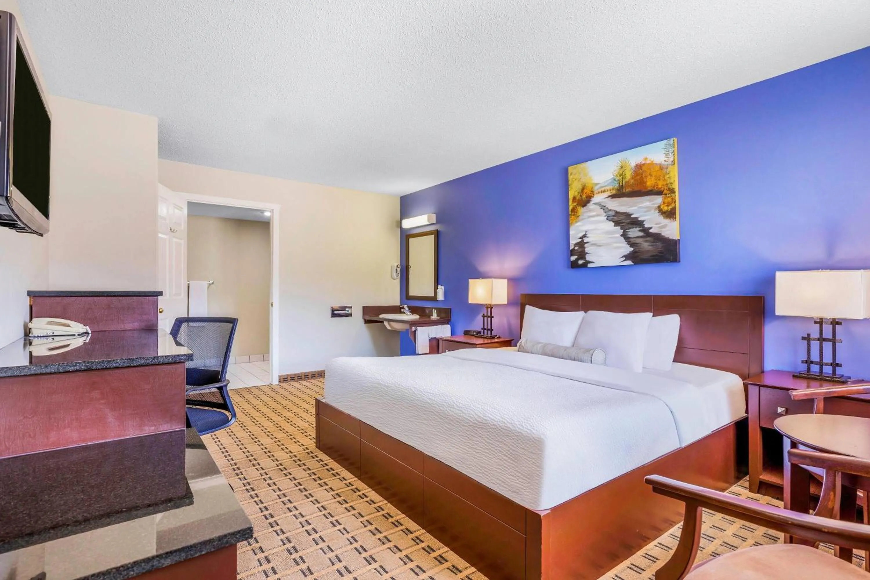 King Room - Disability Access - Non-Smoking in Days Inn by Wyndham Golden