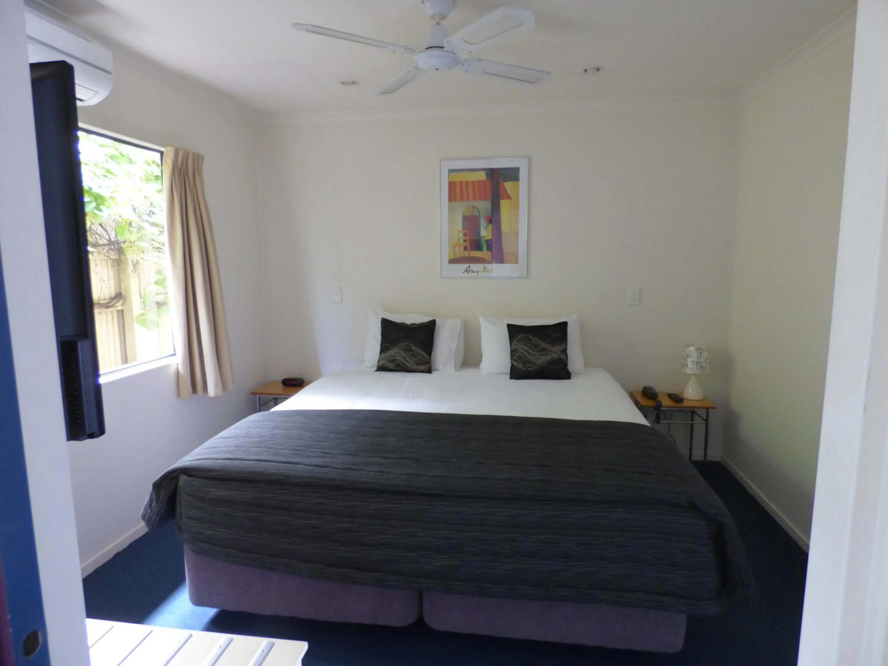 One-Bedroom Apartment in Claremonte Motor Lodge