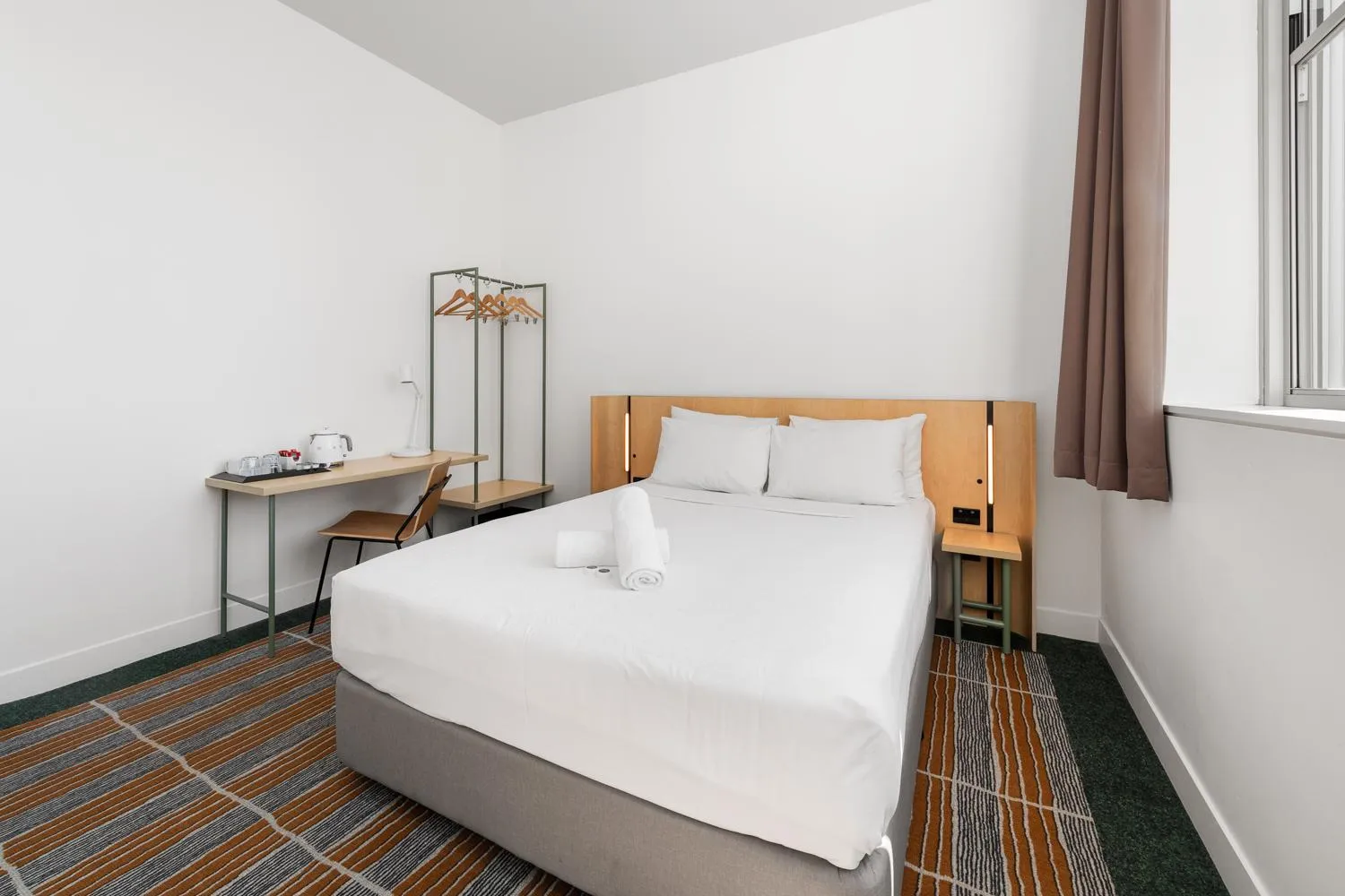 Queen Opera Harbor View Ensuite in YHA Sydney Harbour