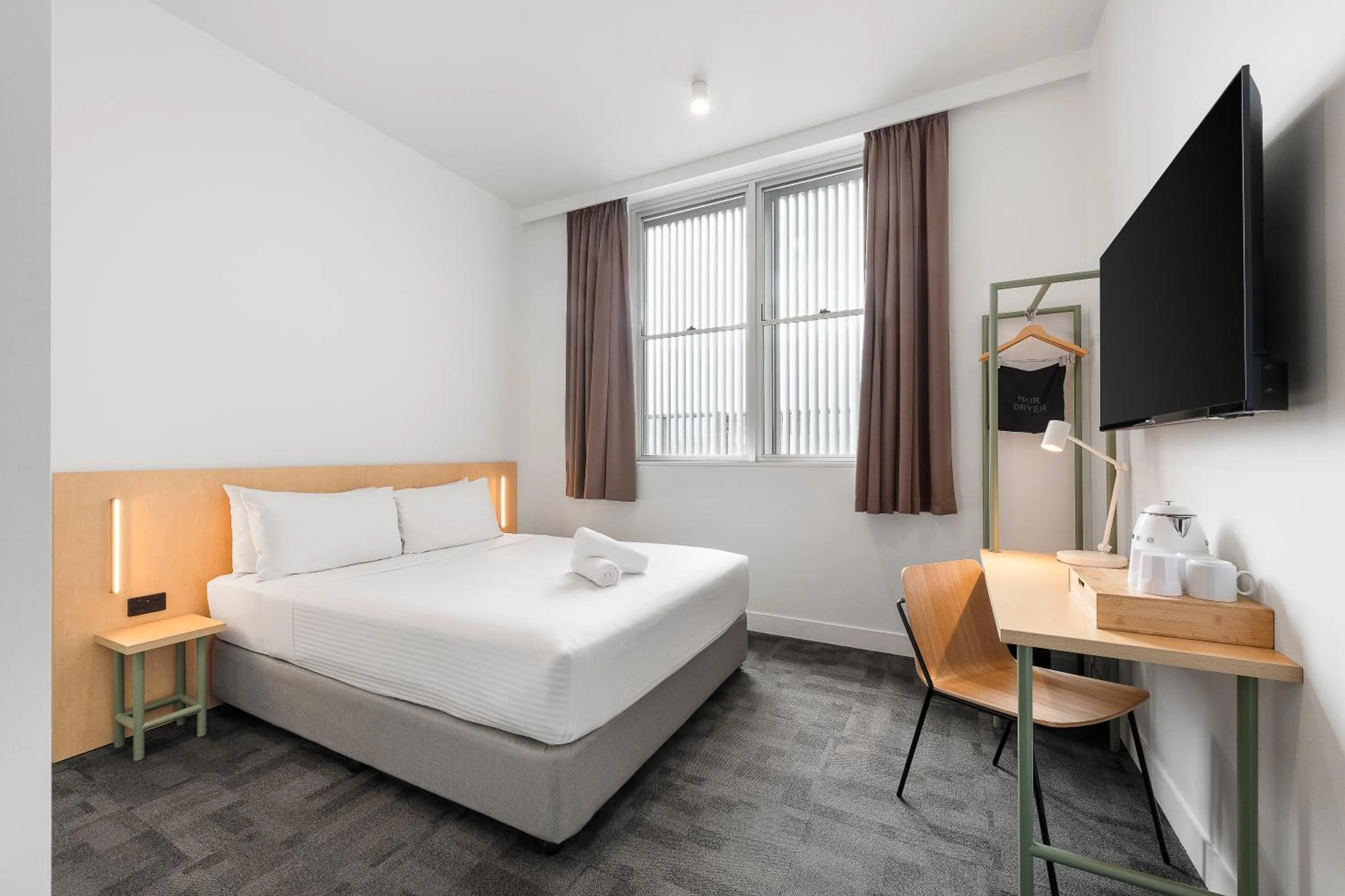 Queen Room with Ensuite in YHA Sydney Harbour