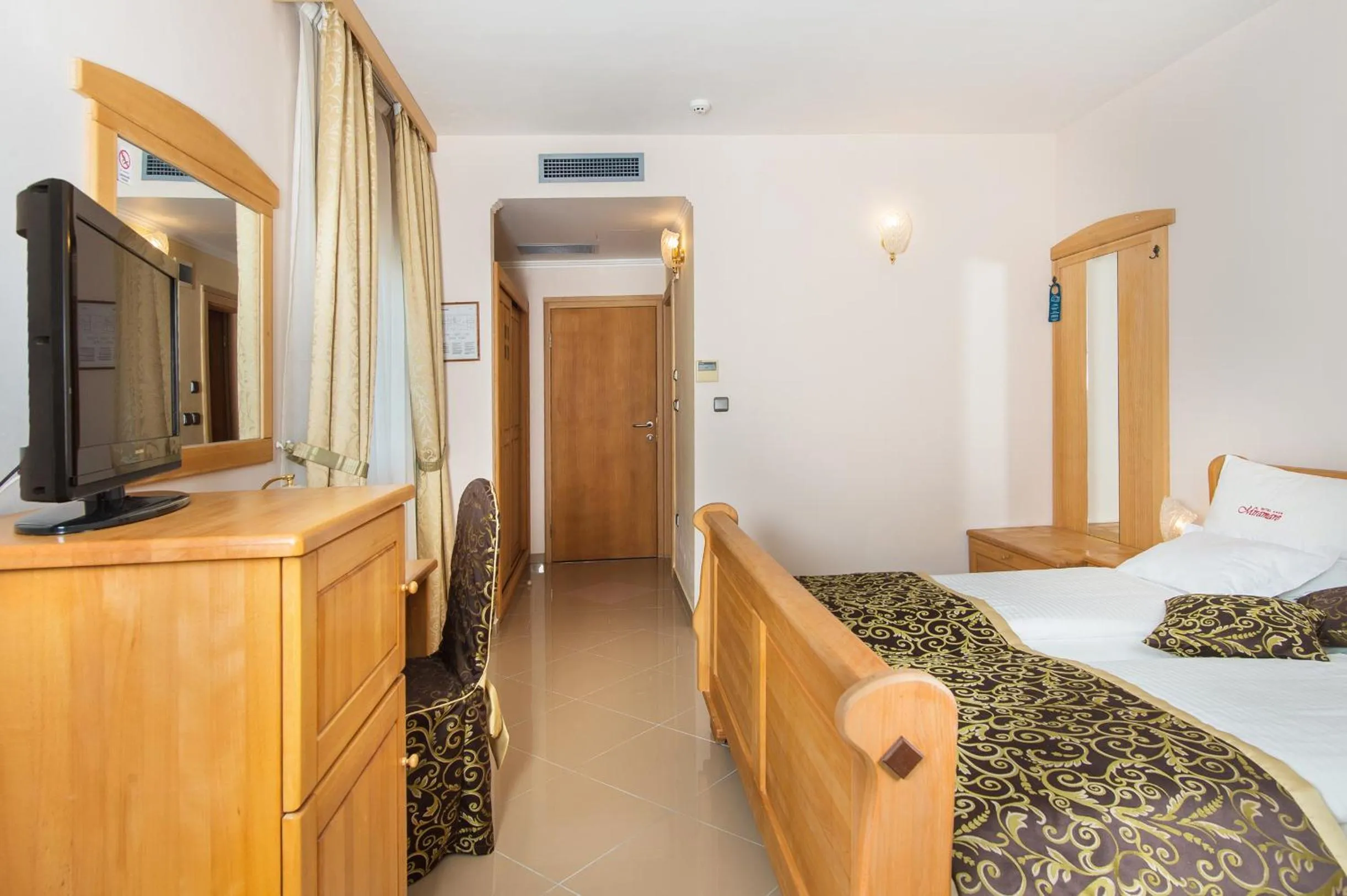 Standard Double Room Without Balcony in Hotel Miramare