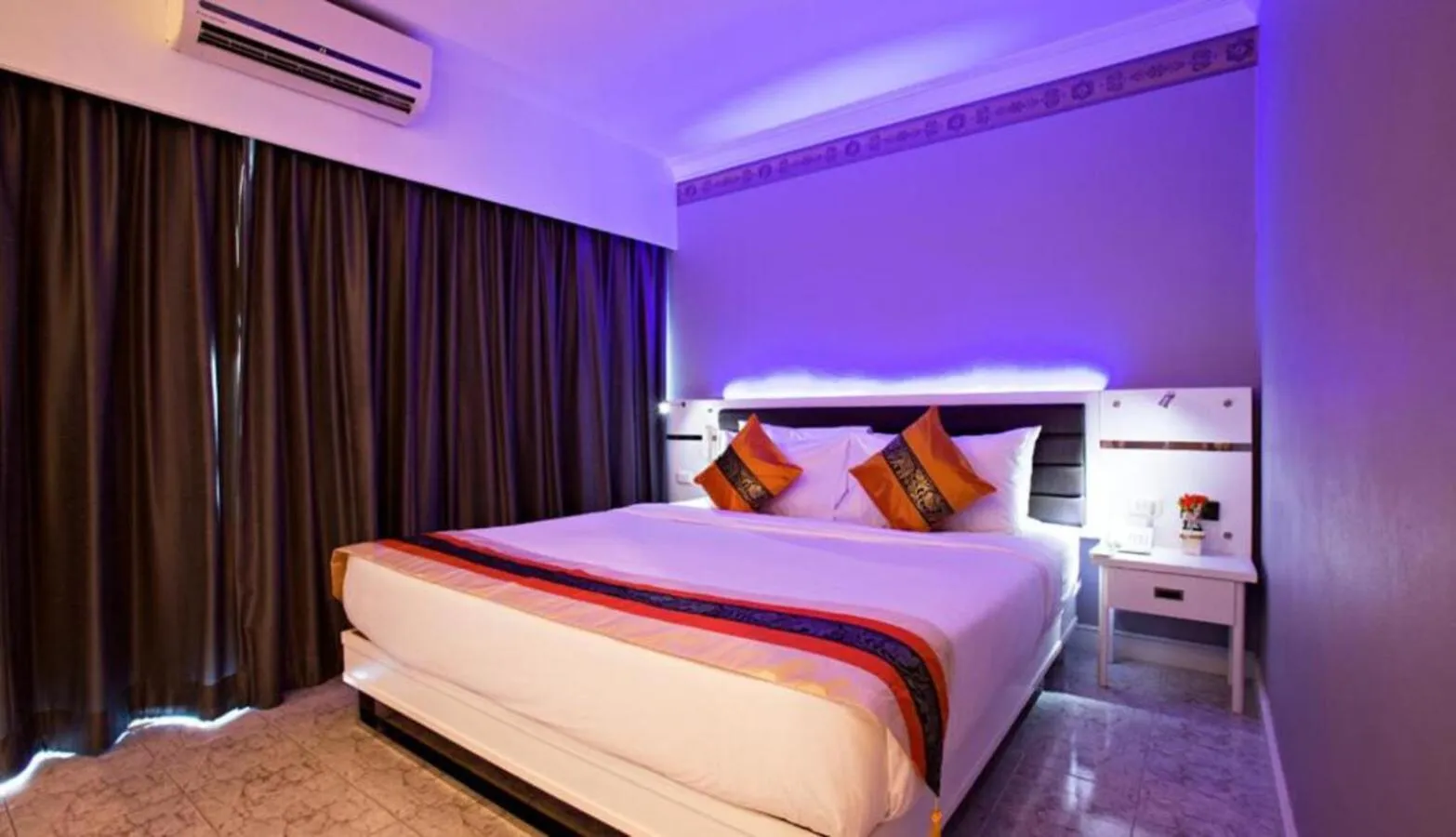 Deluxe Room in C &amp; N Hotel Patong, Phuket