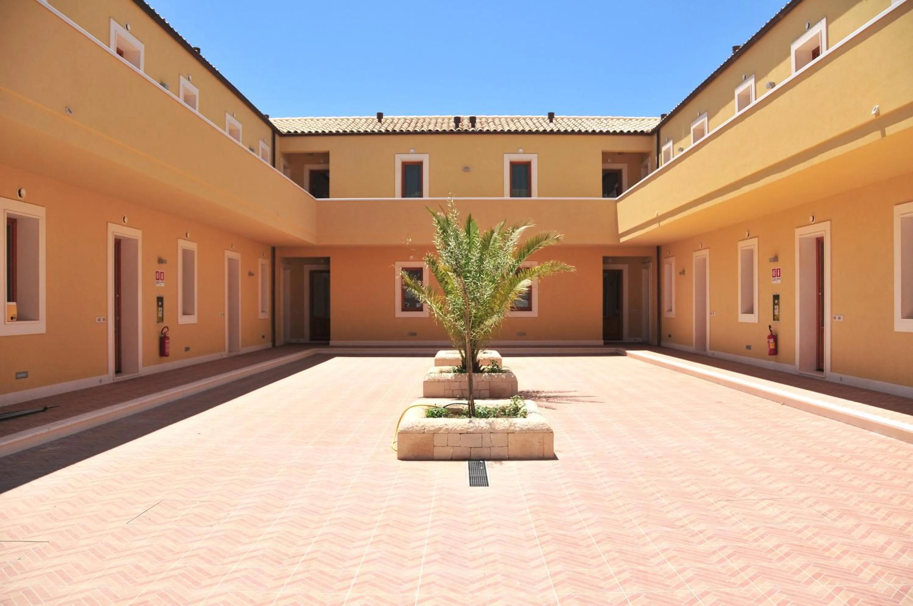 Standard Triple Room in Hotel Borgo Don Chisciotte