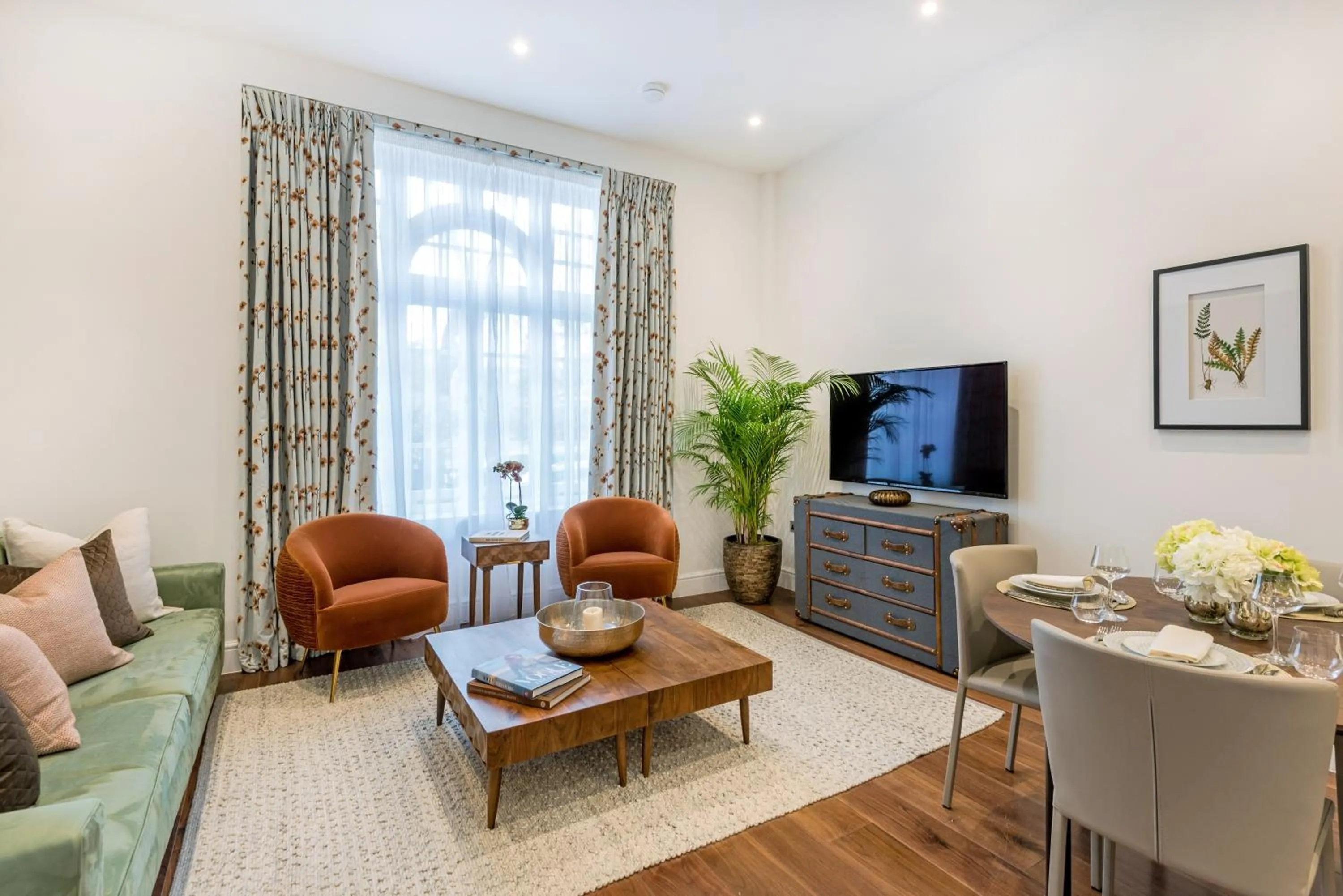 The Chic Apartment in Buckingham & Lloyds