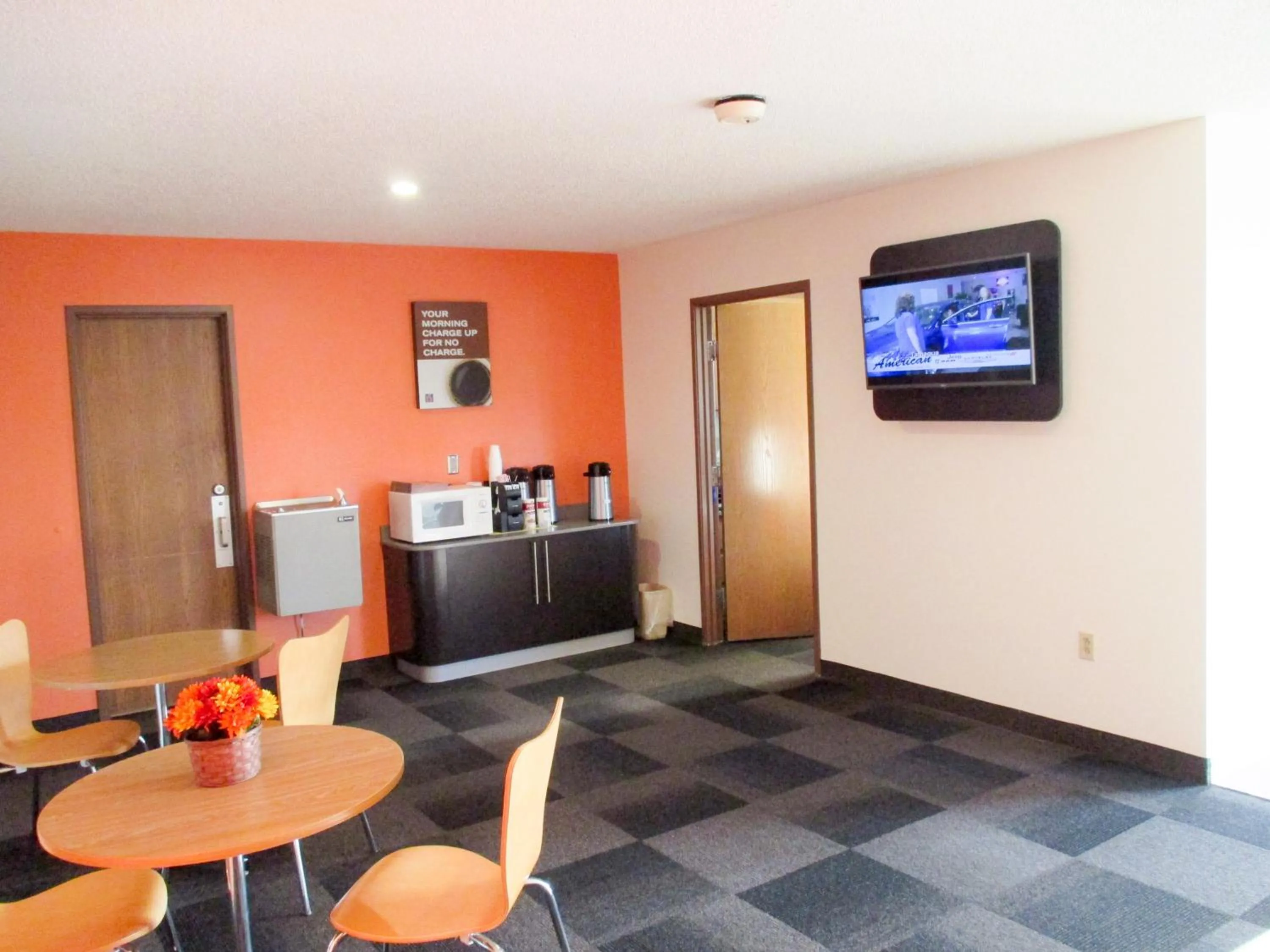 Deluxe Suite - Non-Smoking in Motel 6-Drums