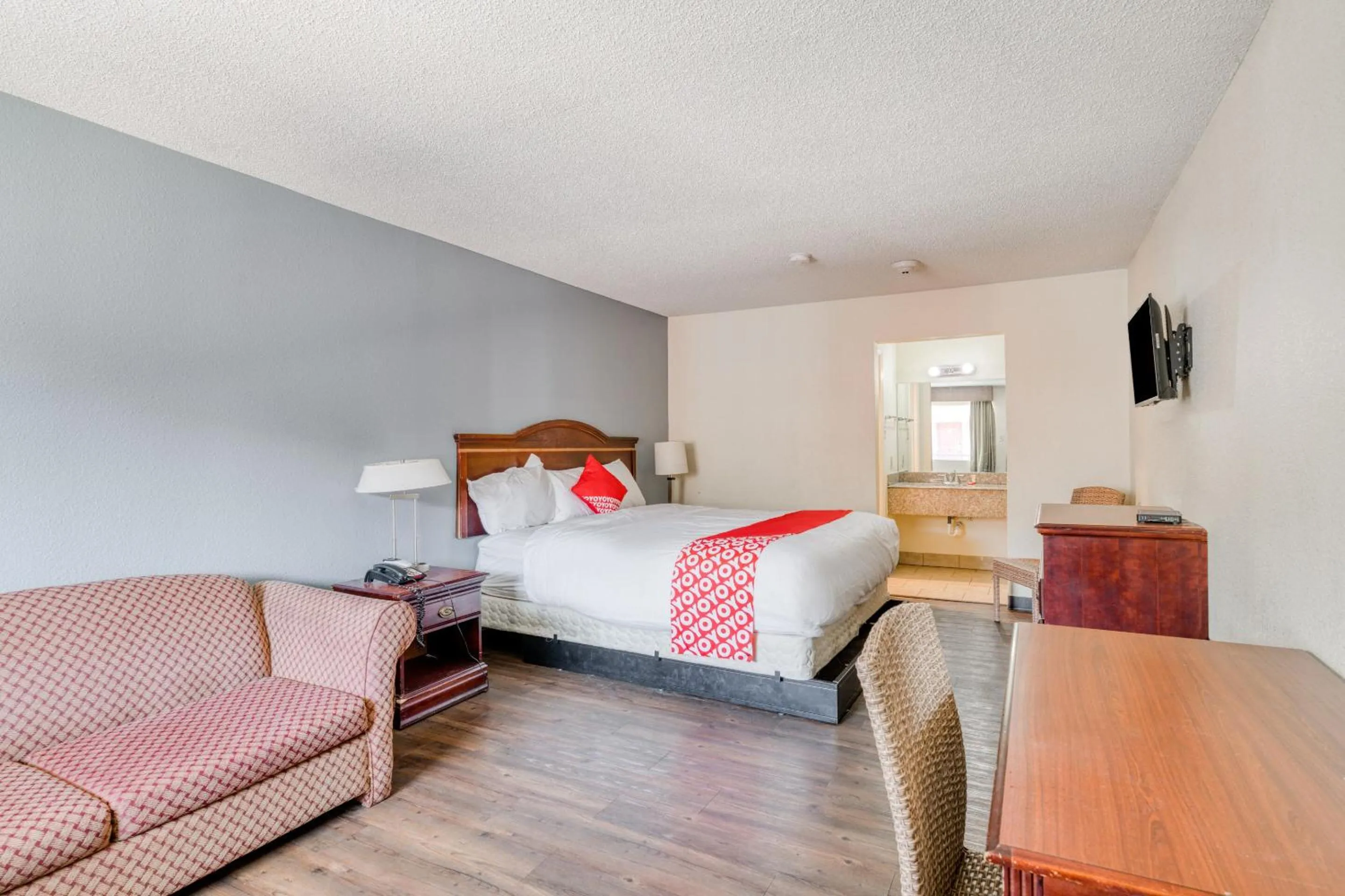 King Room in OYO Hotel Rosenberg TX I-69