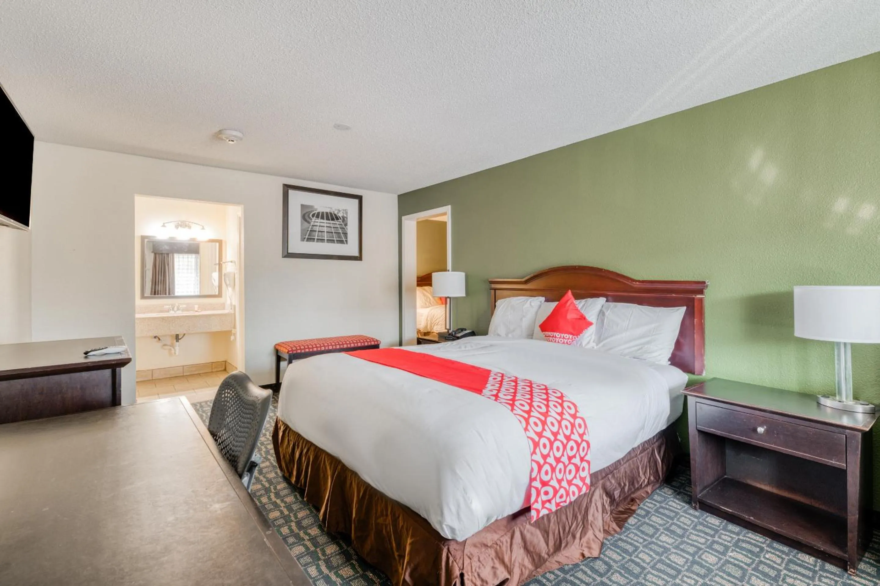 Two-Bedroom Suite in OYO Hotel Rosenberg TX I-69