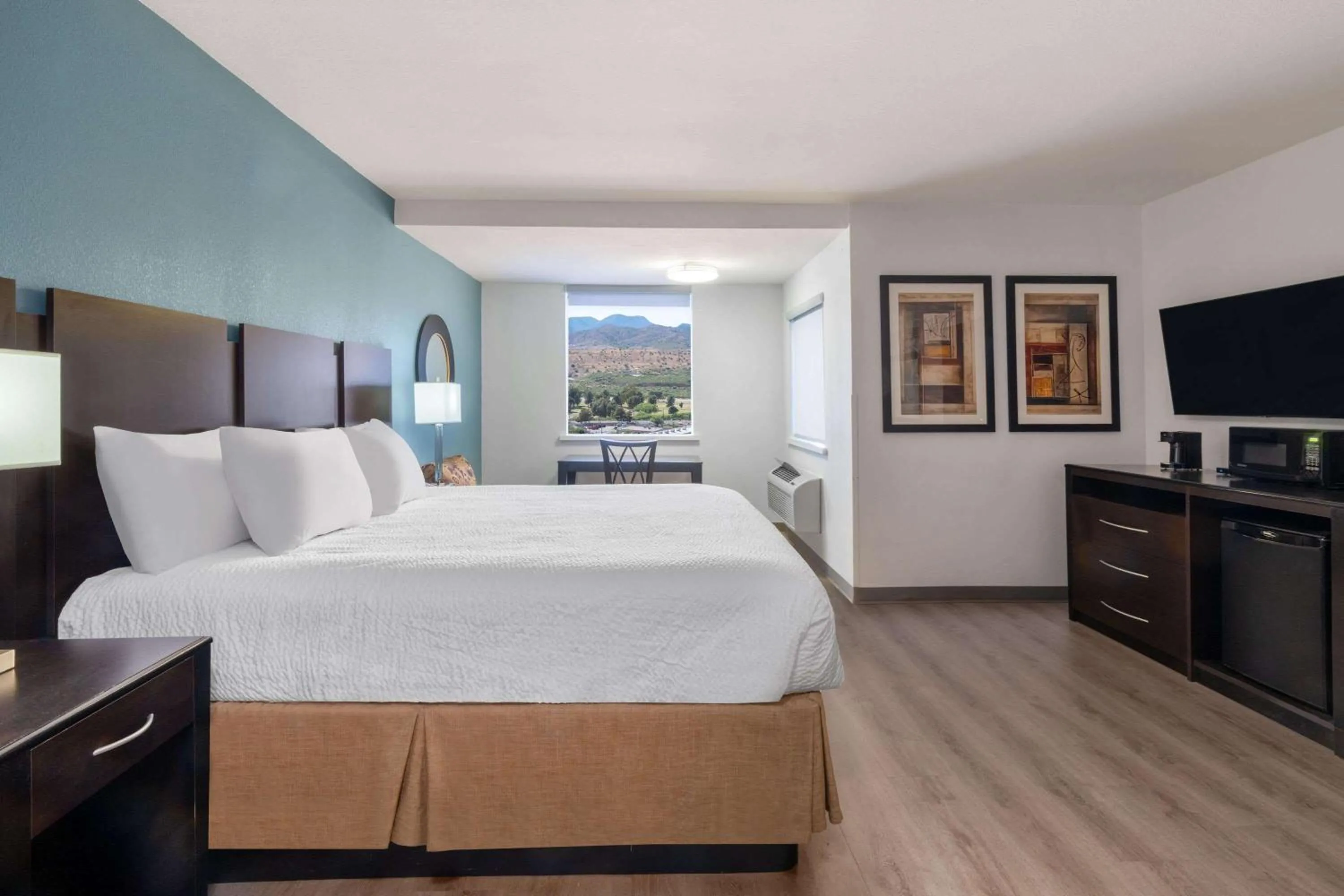 King Room - Non-Smoking in Travelodge by Wyndham Globe AZ