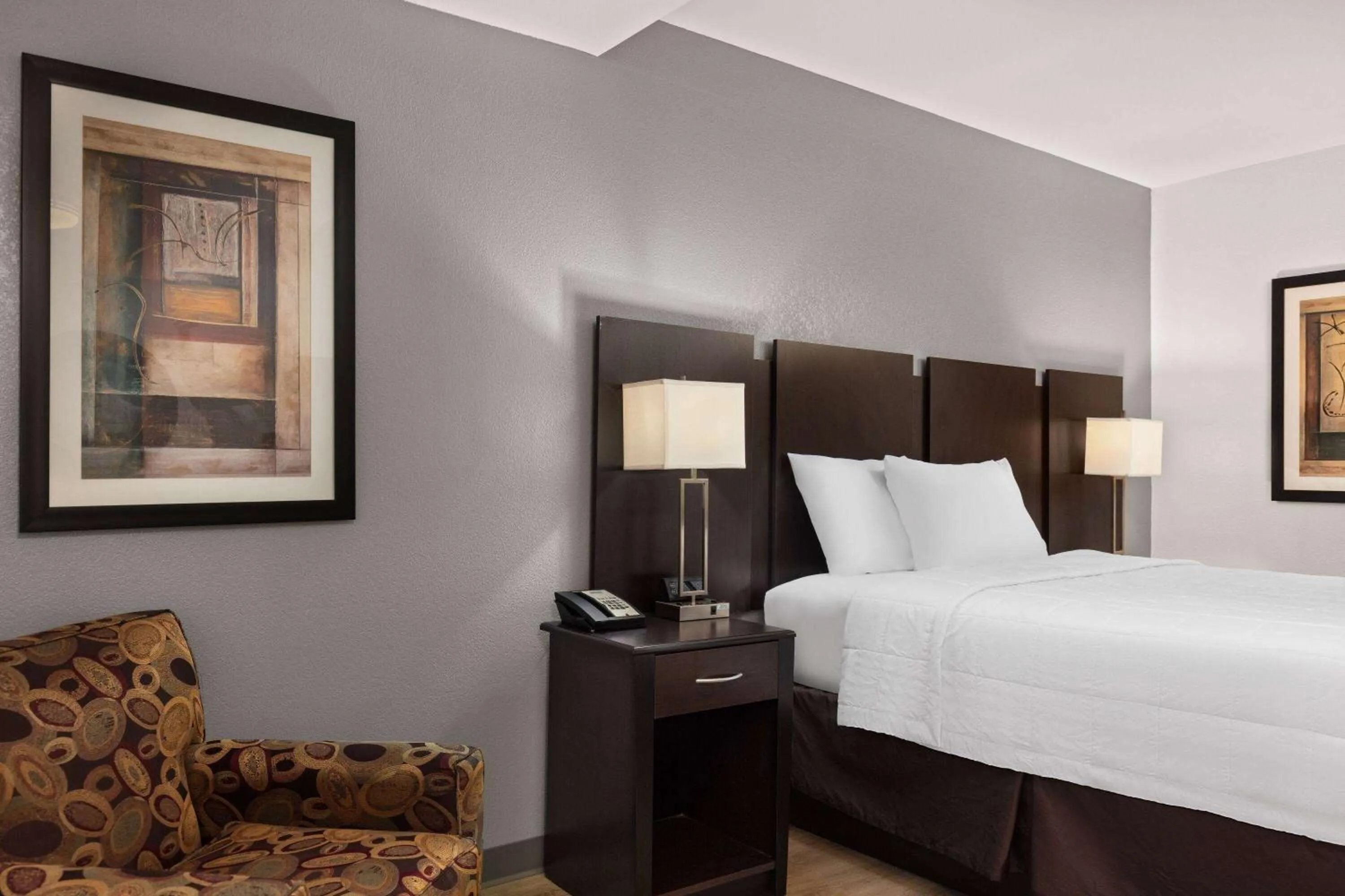 Queen Room - Non-Smoking in Travelodge by Wyndham Globe AZ