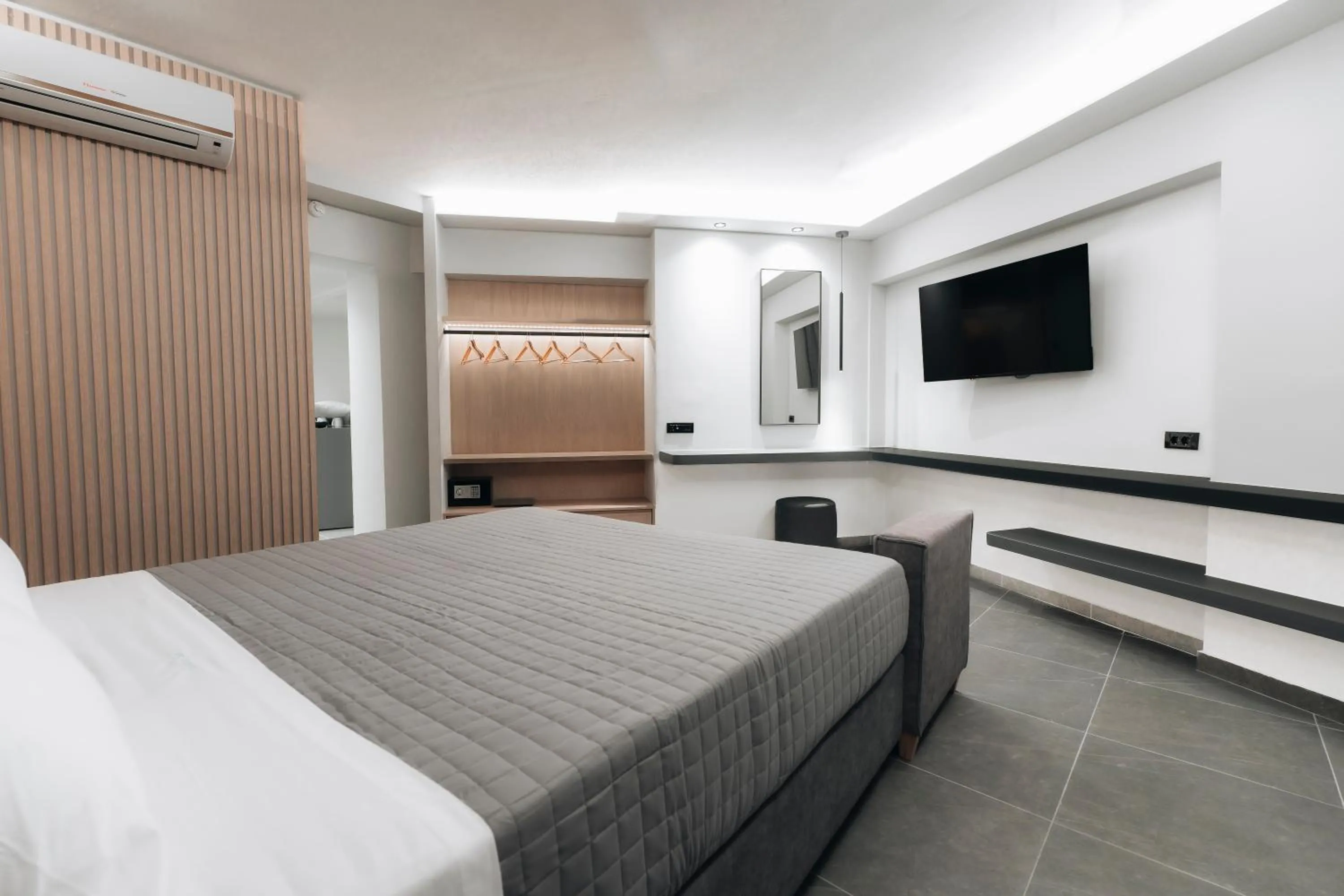 Deluxe Suite in Golden Sun Hotel