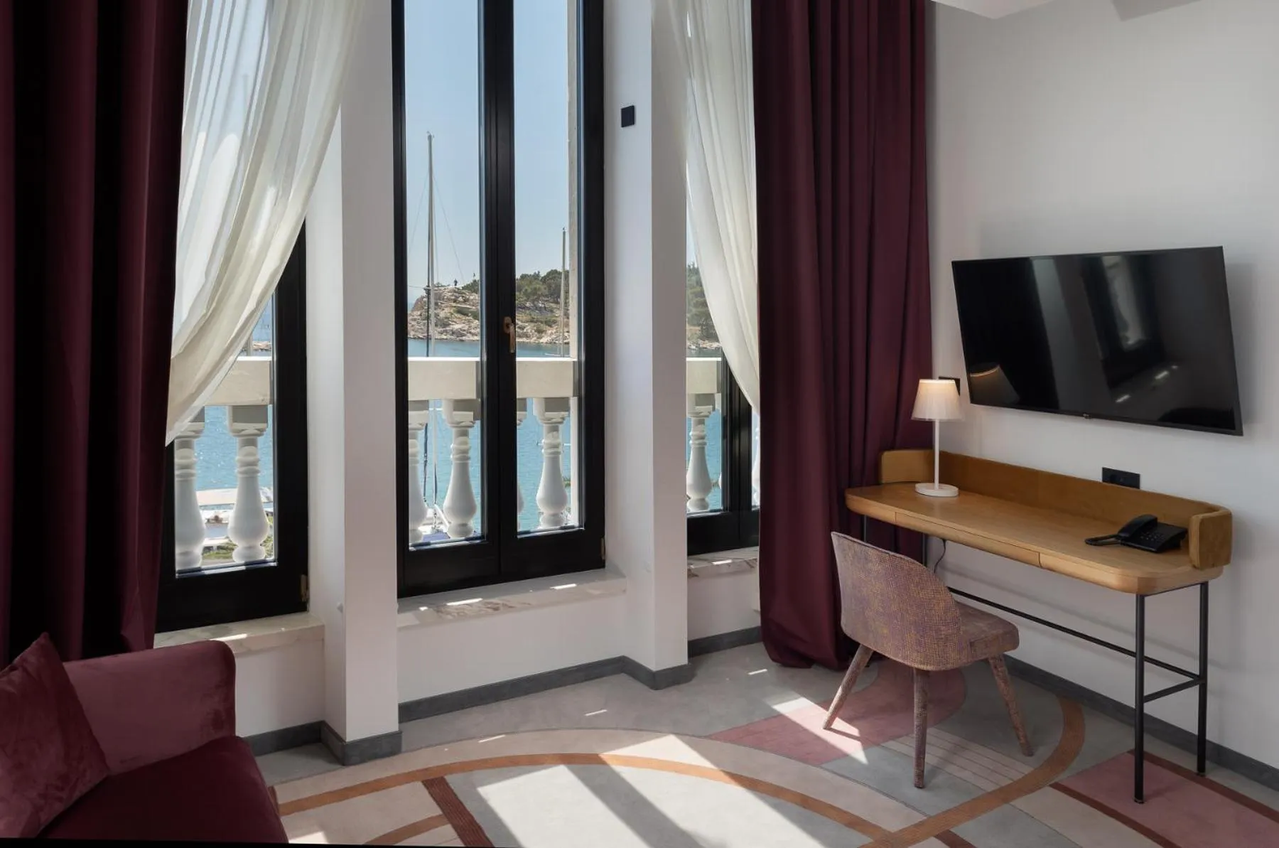 Deluxe Double Room with Sea View in Heritage Hotel Porin Makarska