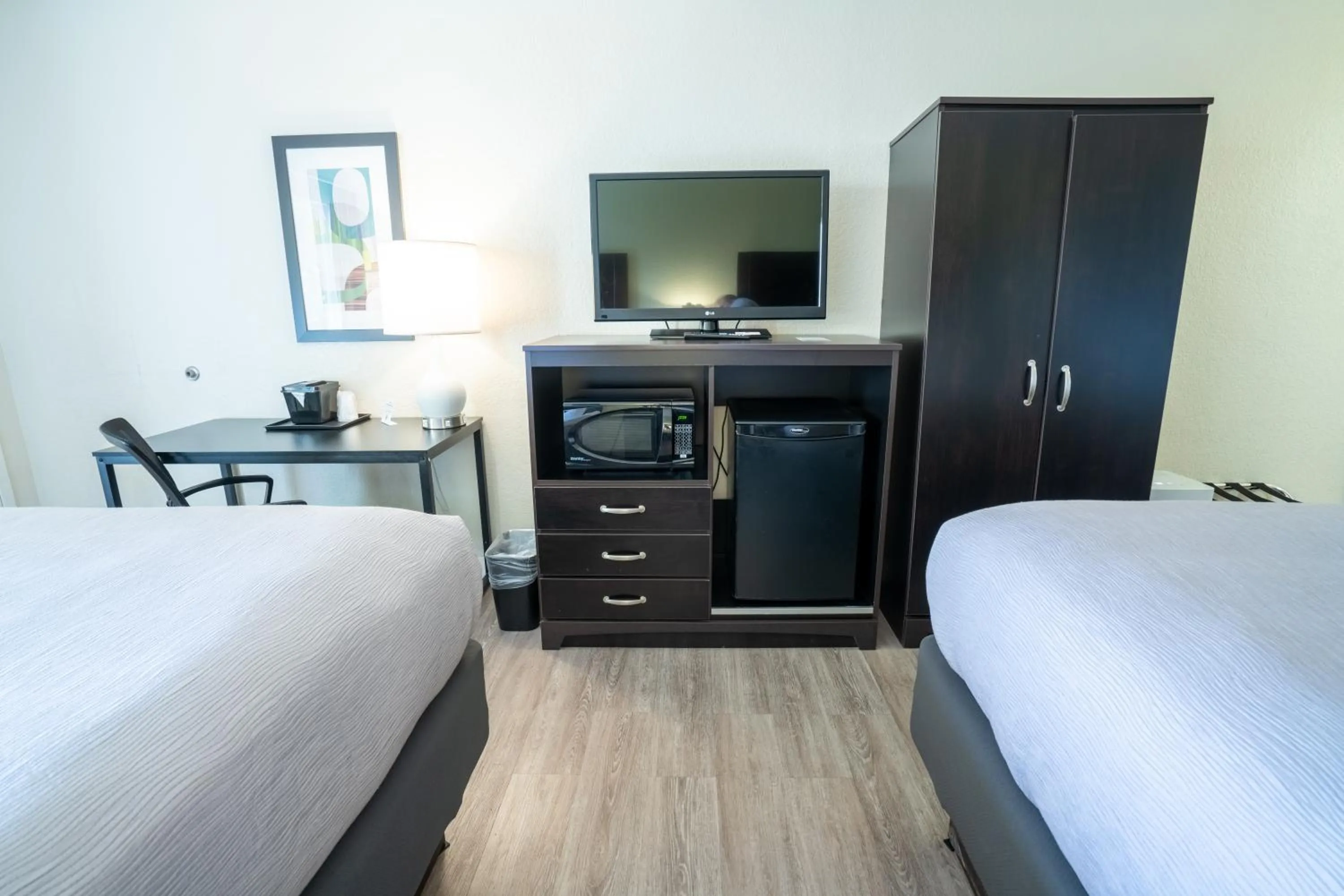 Queen Room - Accessible/Nonsmoking in Quality Inn Palm Beach International Airport