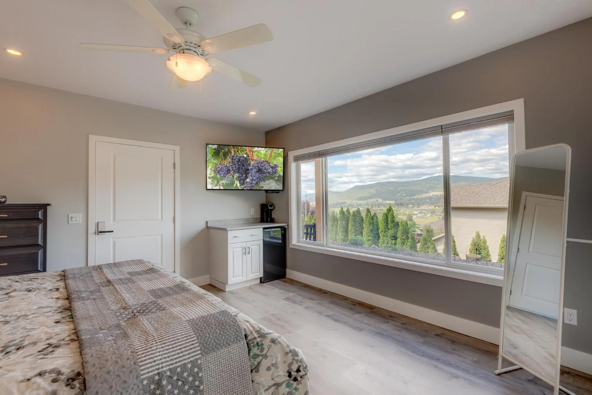 Superior King Room in Adela's Bed and Breakfast