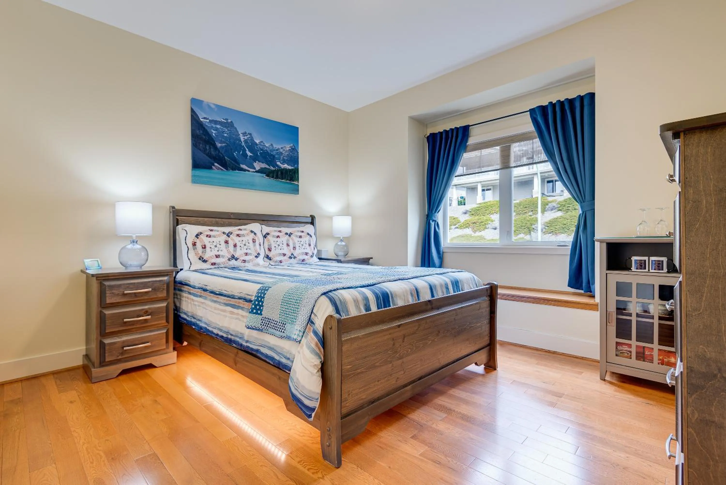 Deluxe Queen Room in Adela's Bed and Breakfast