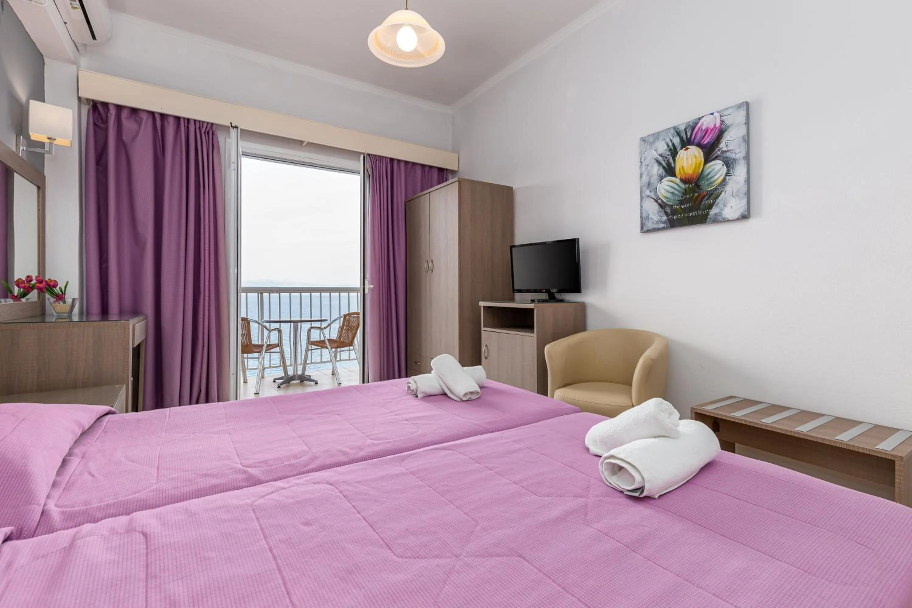 Twin Room Sea View in Oasis Hotel