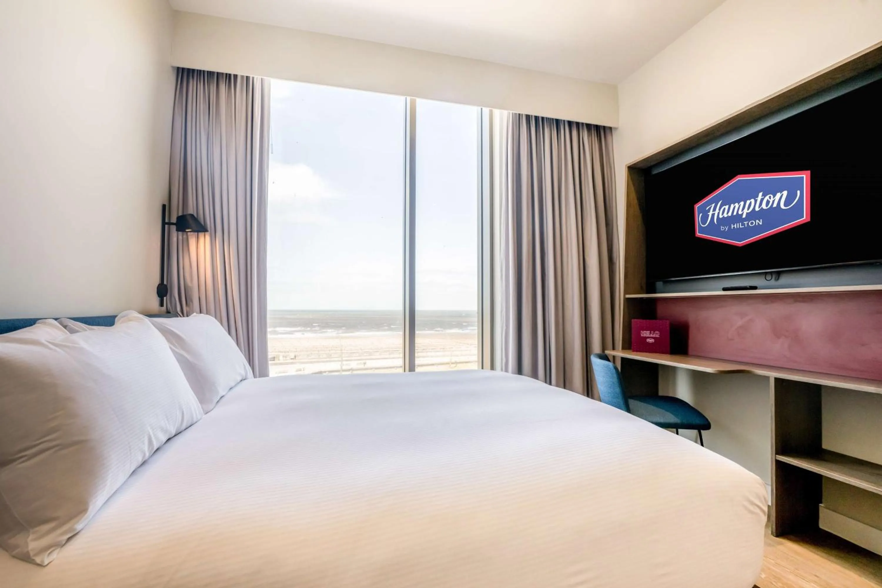 Premium Queen Room with Sofa Bed and Sea View - Non-Smoking in Hampton By Hilton Blackpool