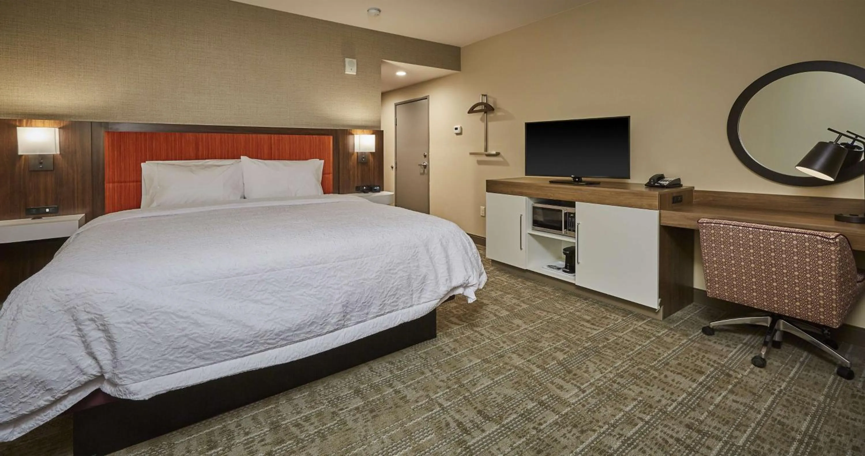 King Room - Non-Smoking in Hampton Inn & Suites Roseburg