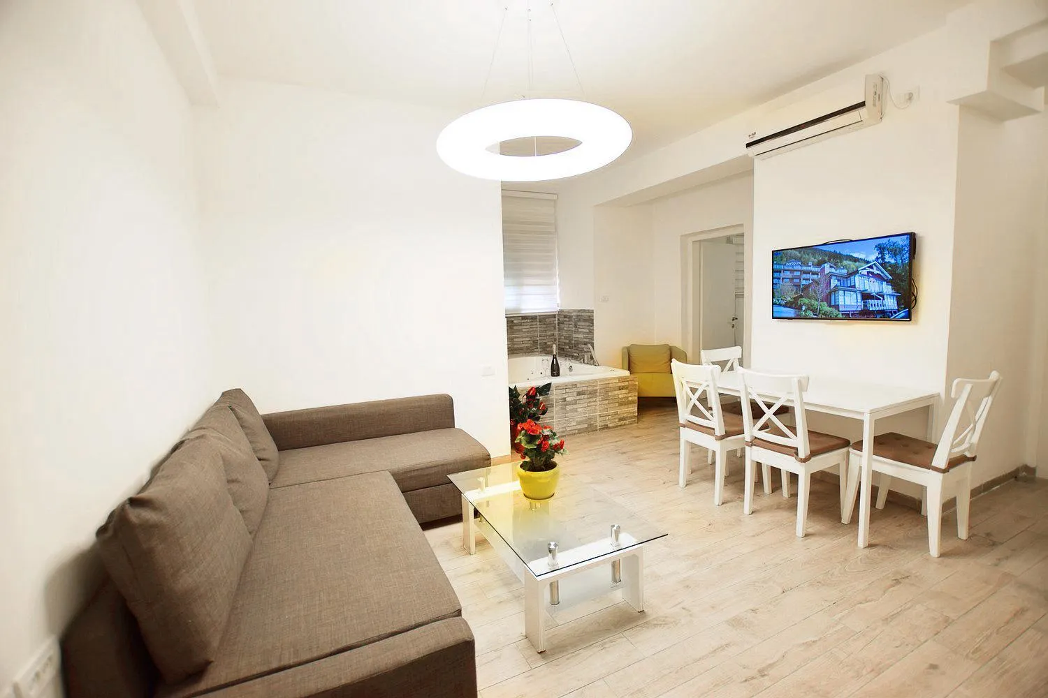 Deluxe Suite with Spa Bath in Rothschild Mansion