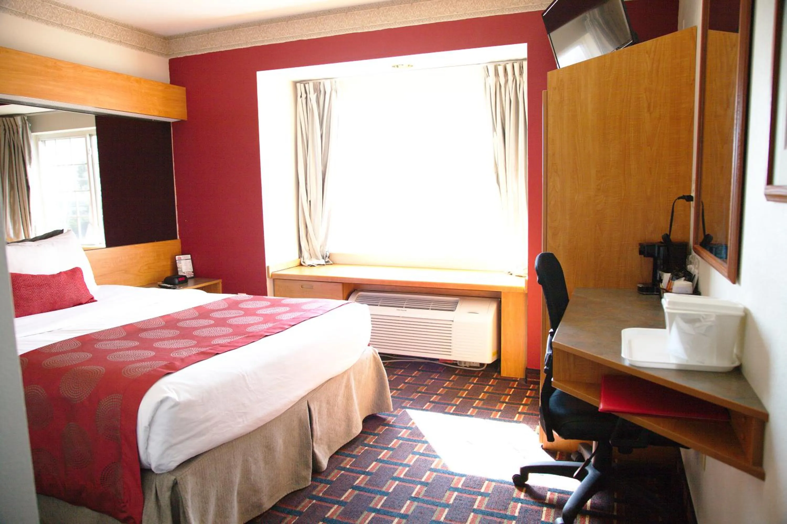 Queen Room - Non-Smoking in Ramada Limited by Wyndham, Bloomington I-55 & I-74 IL