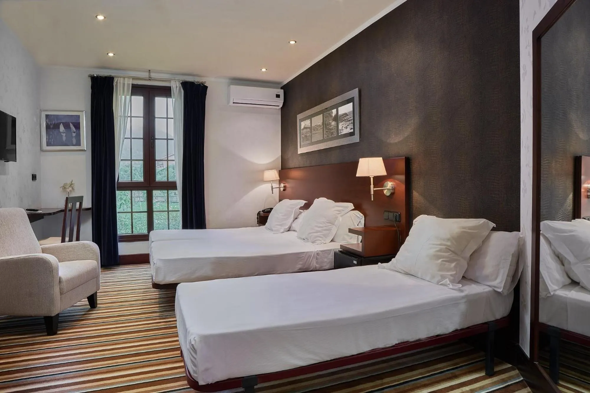 Family Room with Parking in Hotel Granda